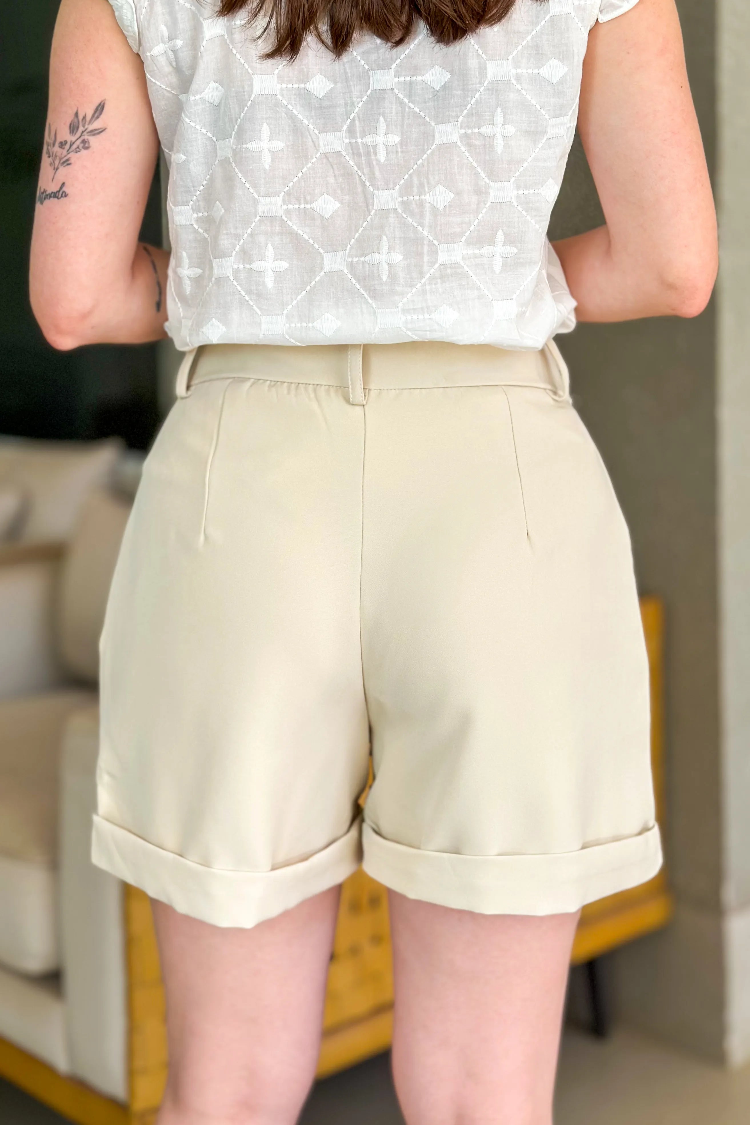 Short Detalhe Barra Monique Creme