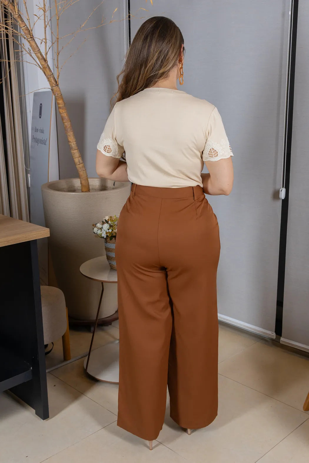 Blusa Manga Curta com Detalhe Bordado Vazado em Cotton Lycra Monique Creme