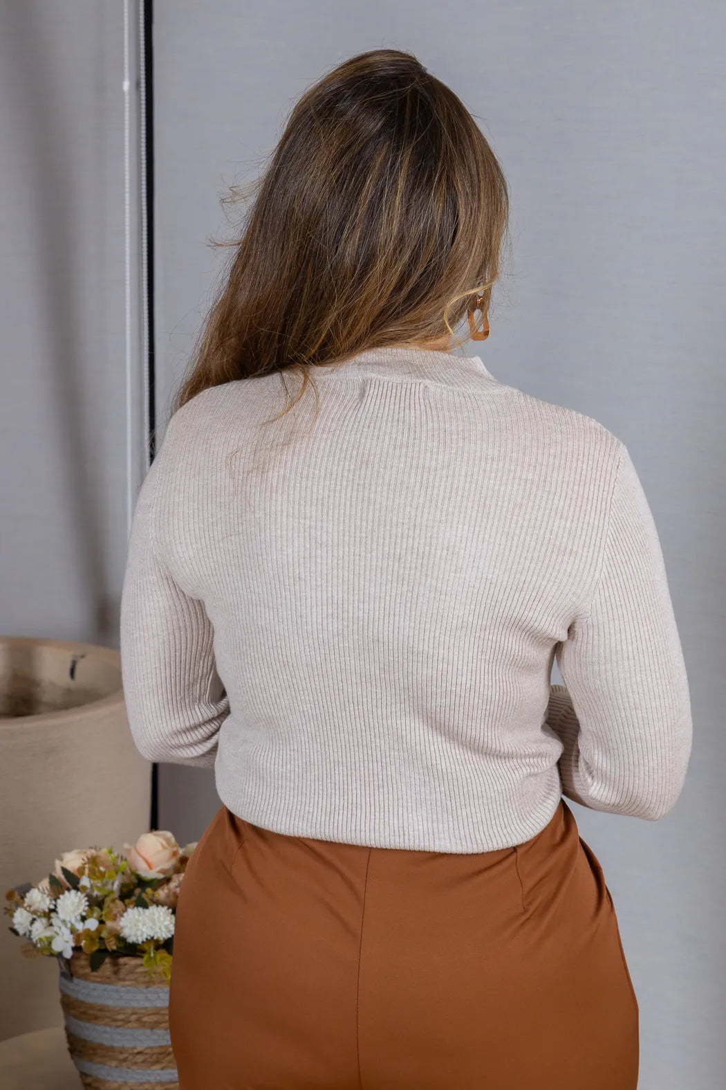 Tricot Manga Longa Meia Gola em Modal Canelado Isadora Caqui