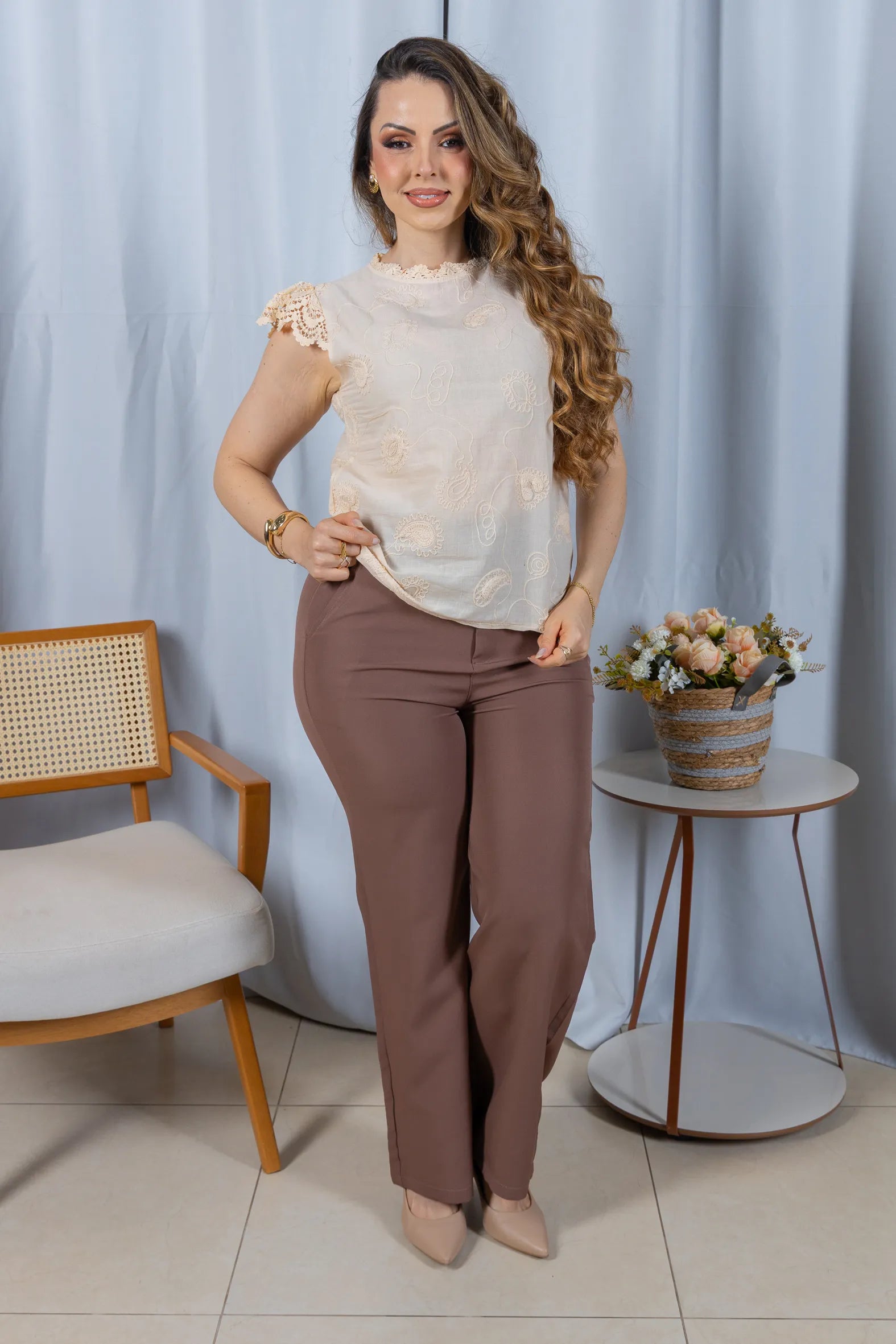 Blusa Manga Curta em Laise com Detalhes em Renda Mirela Creme