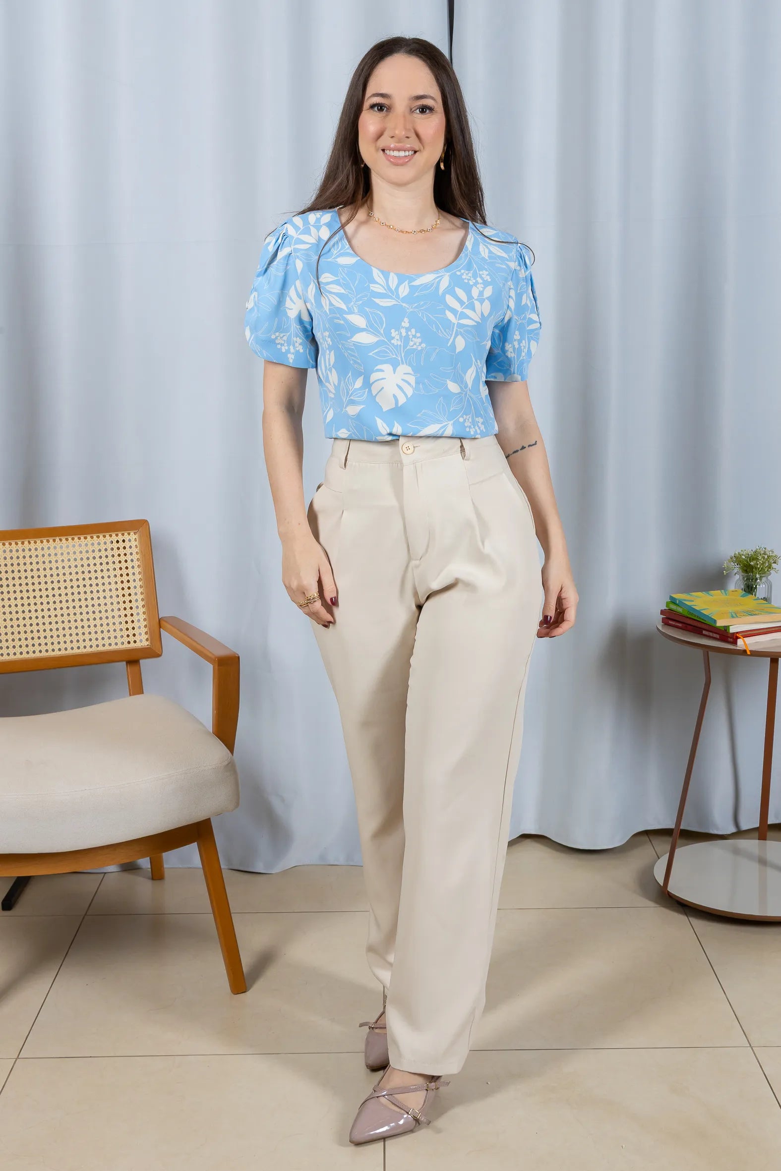 Blusa Manga Curta Detalhe Botão Crepe Classic Samara Estampada Azul