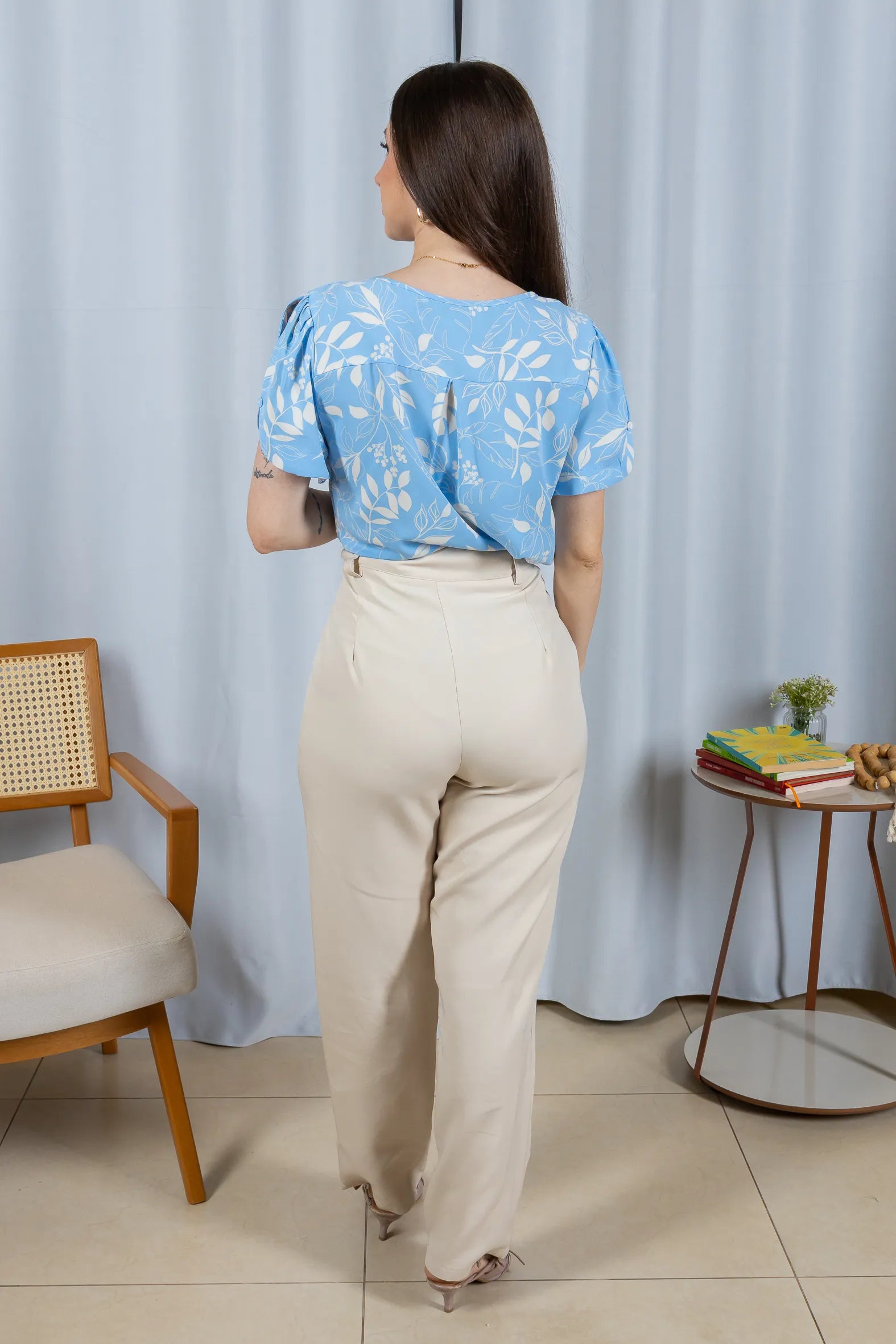 Blusa Manga Curta Detalhe Botão Crepe Classic Samara Estampada Azul