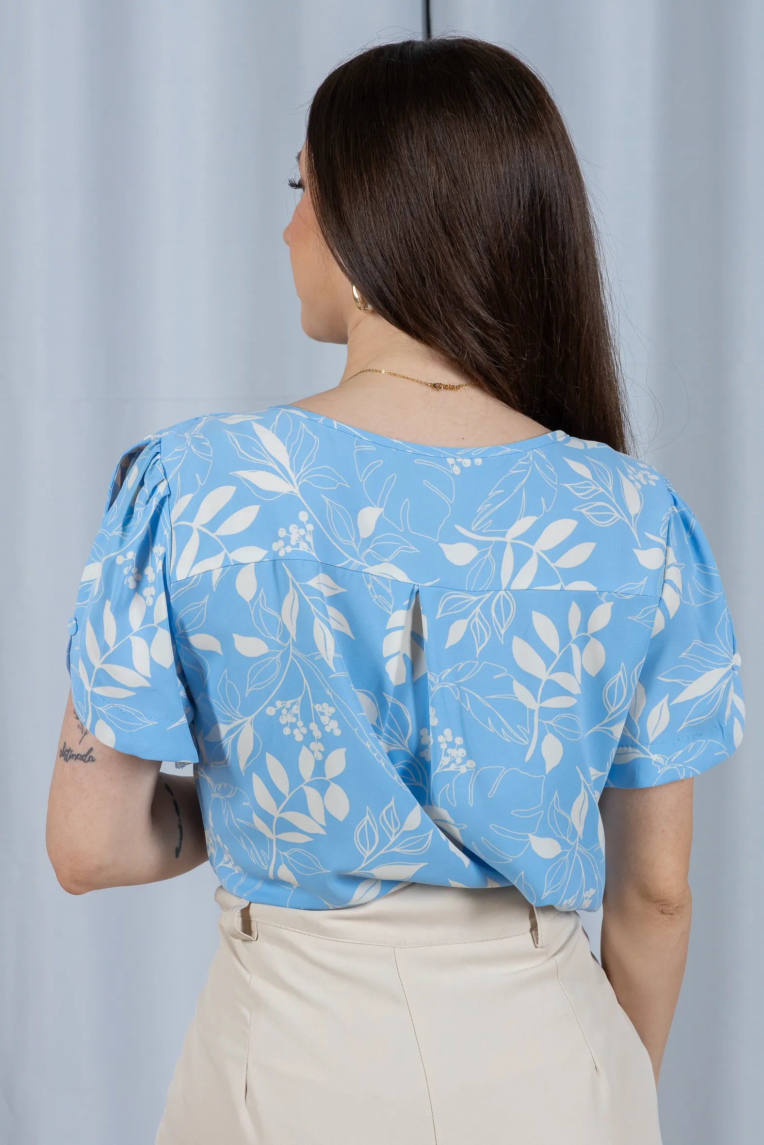 Blusa Manga Curta Detalhe Botão Crepe Classic Samara Estampada Azul