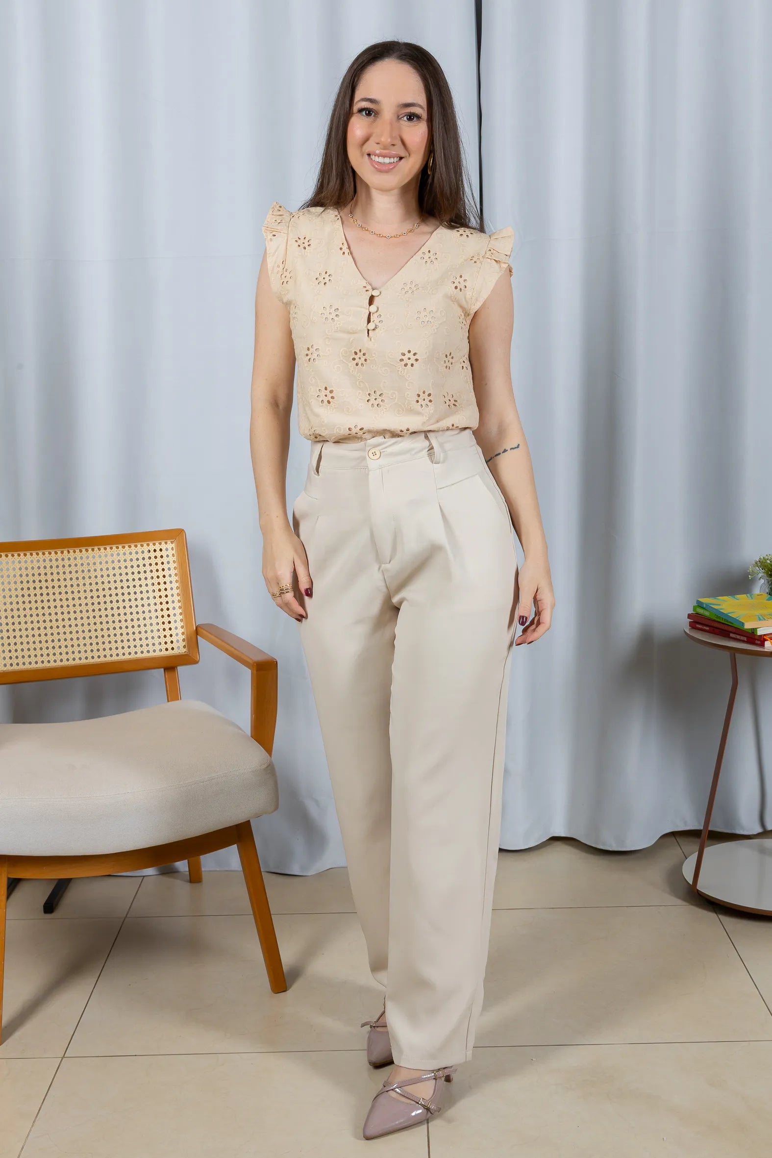 Regata Babados Detalhe Botão Em Cotton Laise Estela Bege