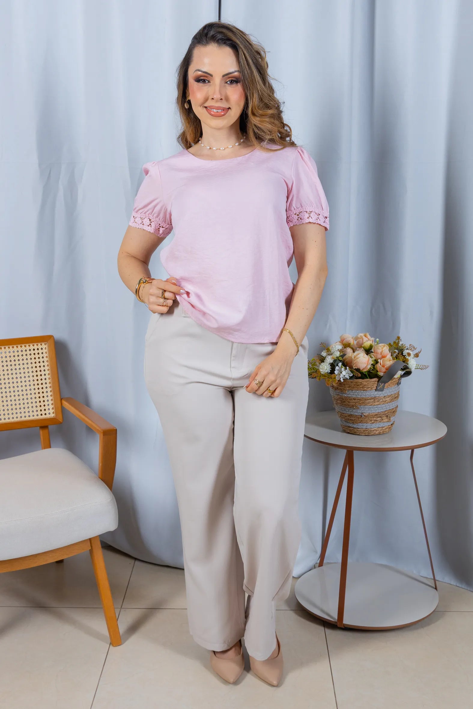 Blusa Manga Curta em Cotton Mix com Detalhe em Crochê Paula Rosa