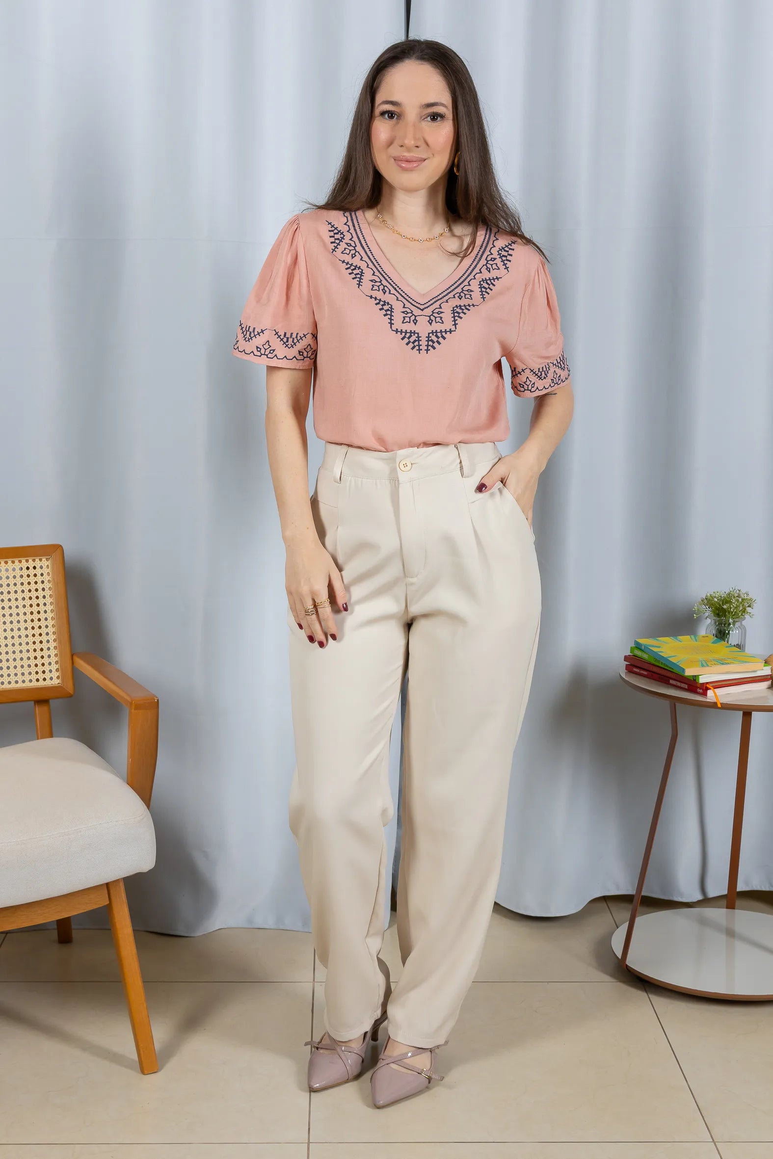 Blusa Manga Curta Detalhe Colo Bordado Visco Linho Jaqueline Rosa