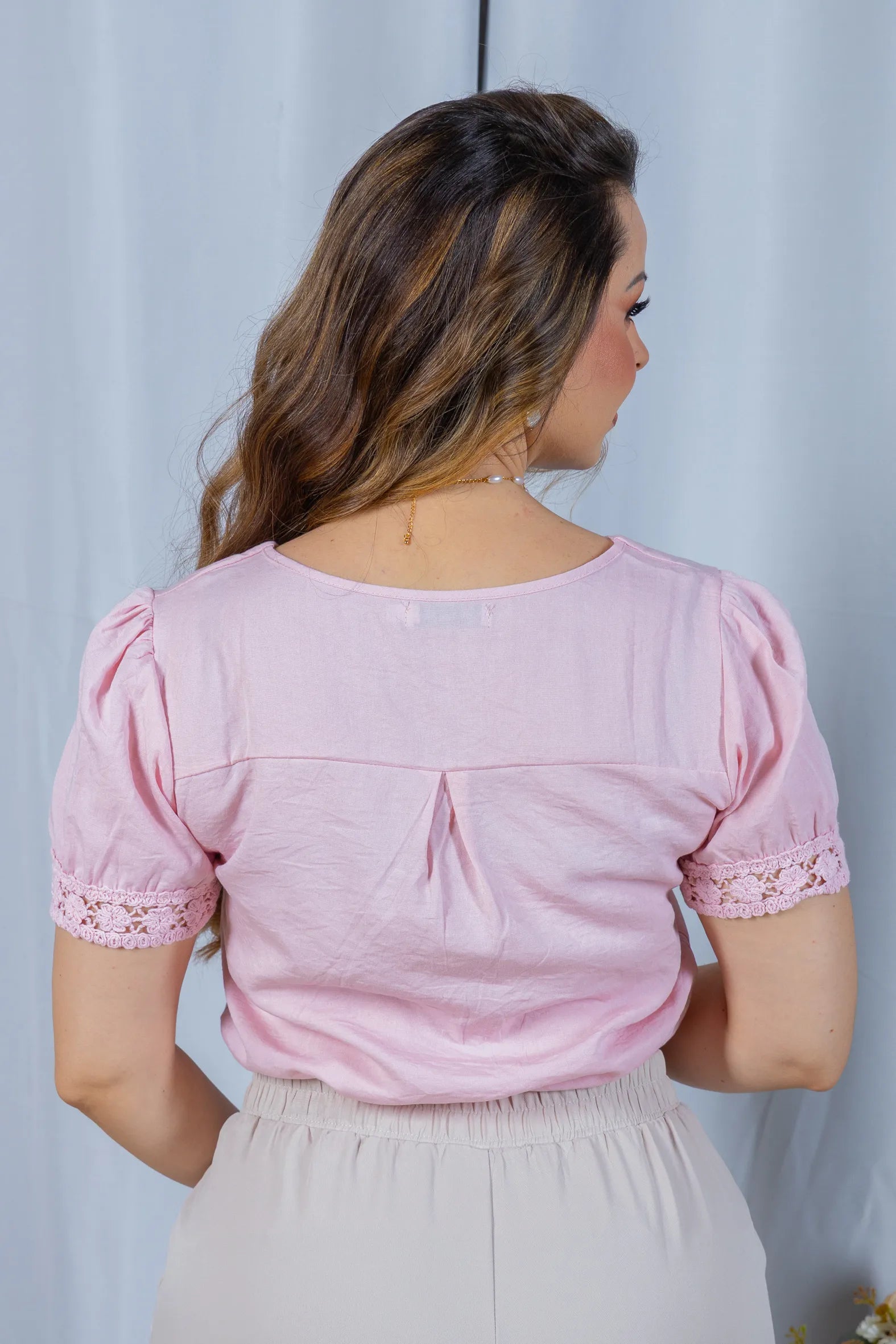 Blusa Manga Curta em Cotton Mix com Detalhe em Crochê Paula Rosa