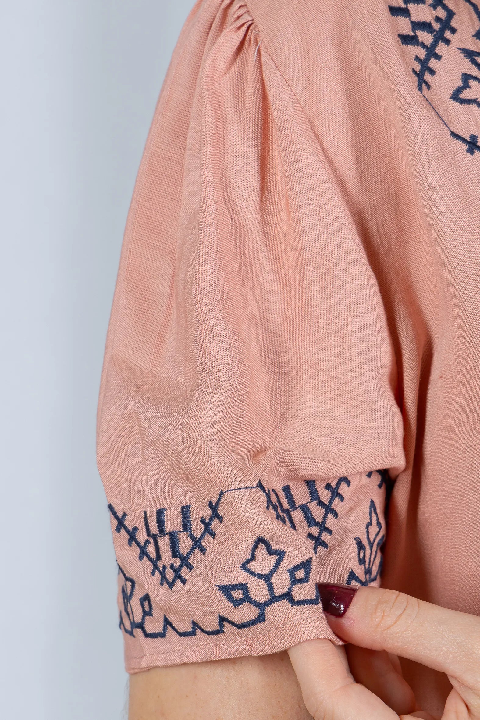 Blusa Manga Curta Detalhe Colo Bordado Visco Linho Jaqueline Rosa