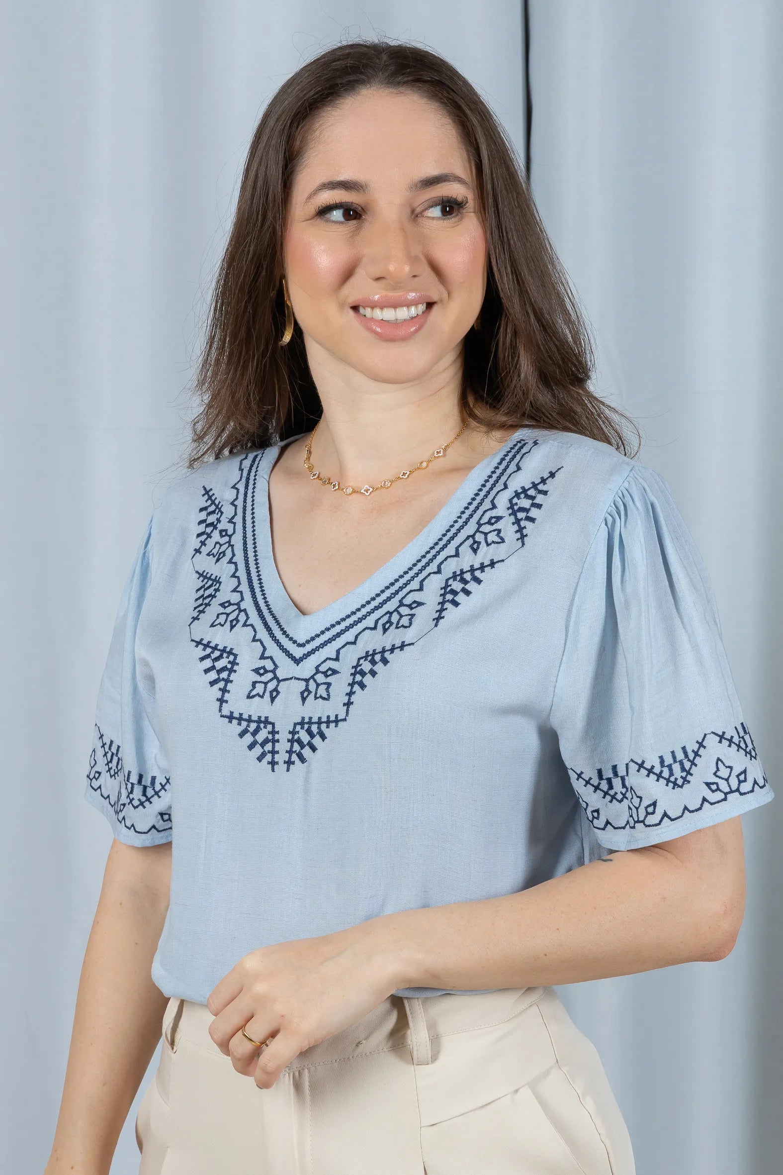 Blusa Manga Curta Detalhe Colo Bordado Visco Linho Jaqueline Azul