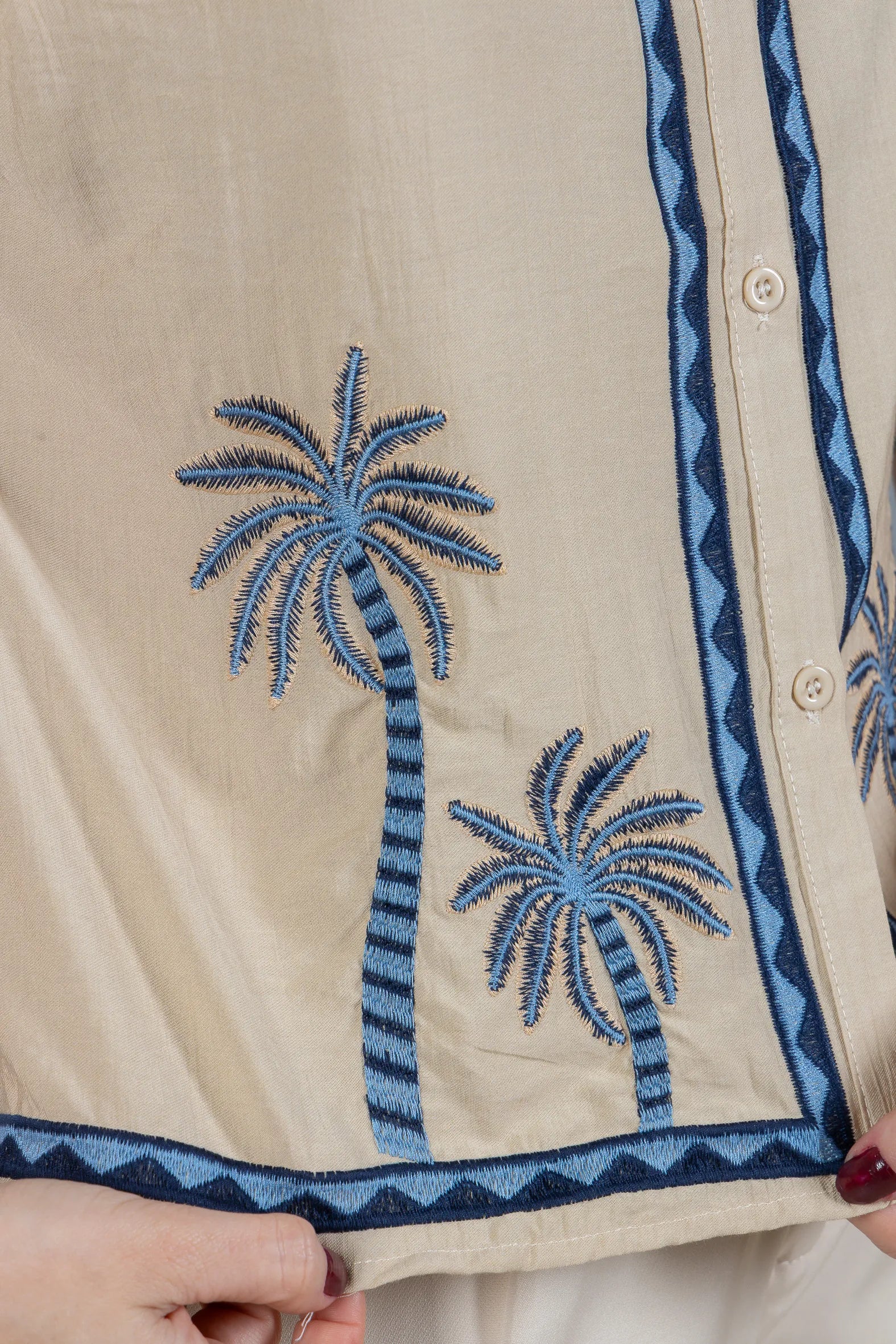 Camisa Regata Detalhe Bordado Visco Brise Fabi Bege