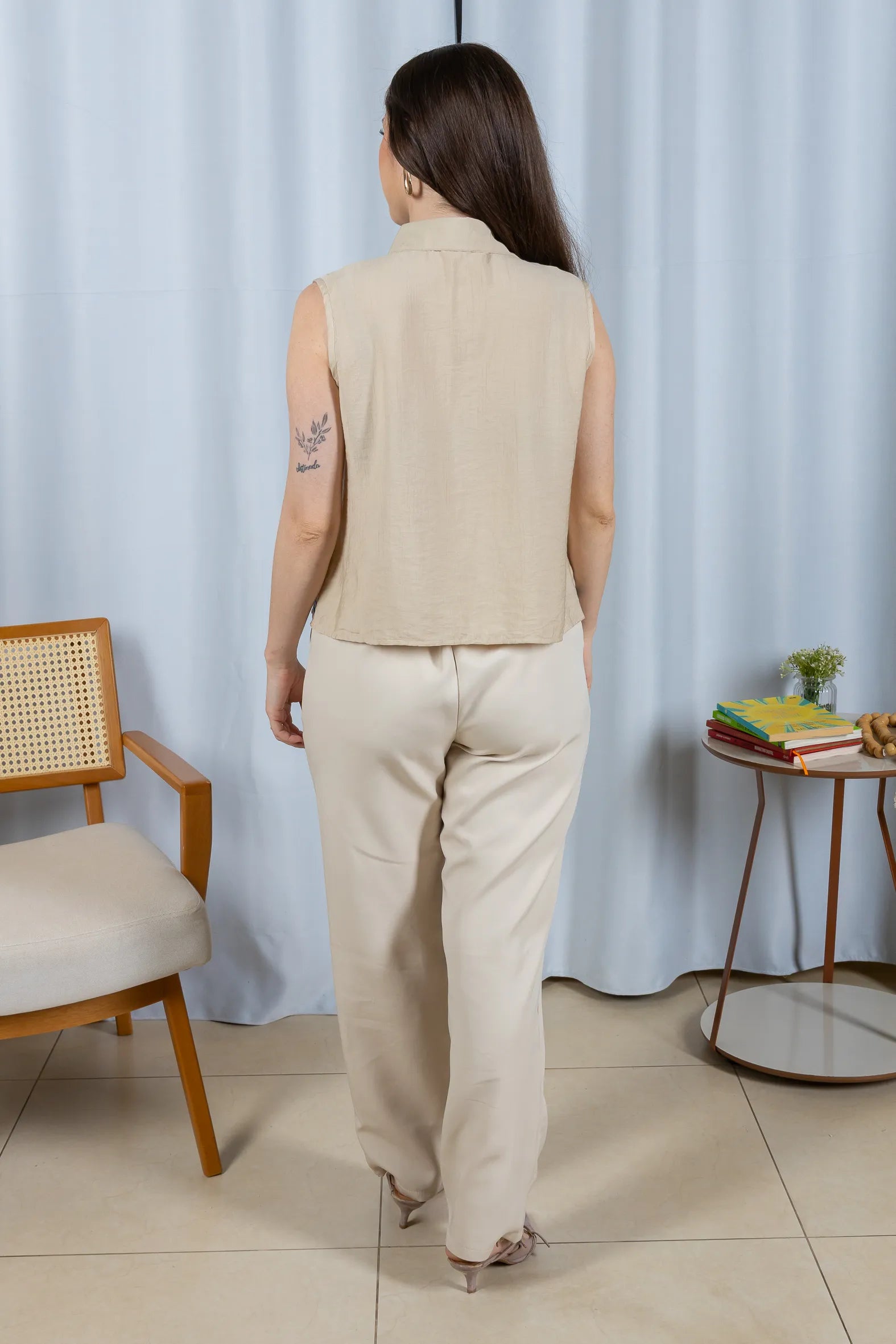 Camisa Regata Detalhe Bordado Visco Brise Fabi Bege