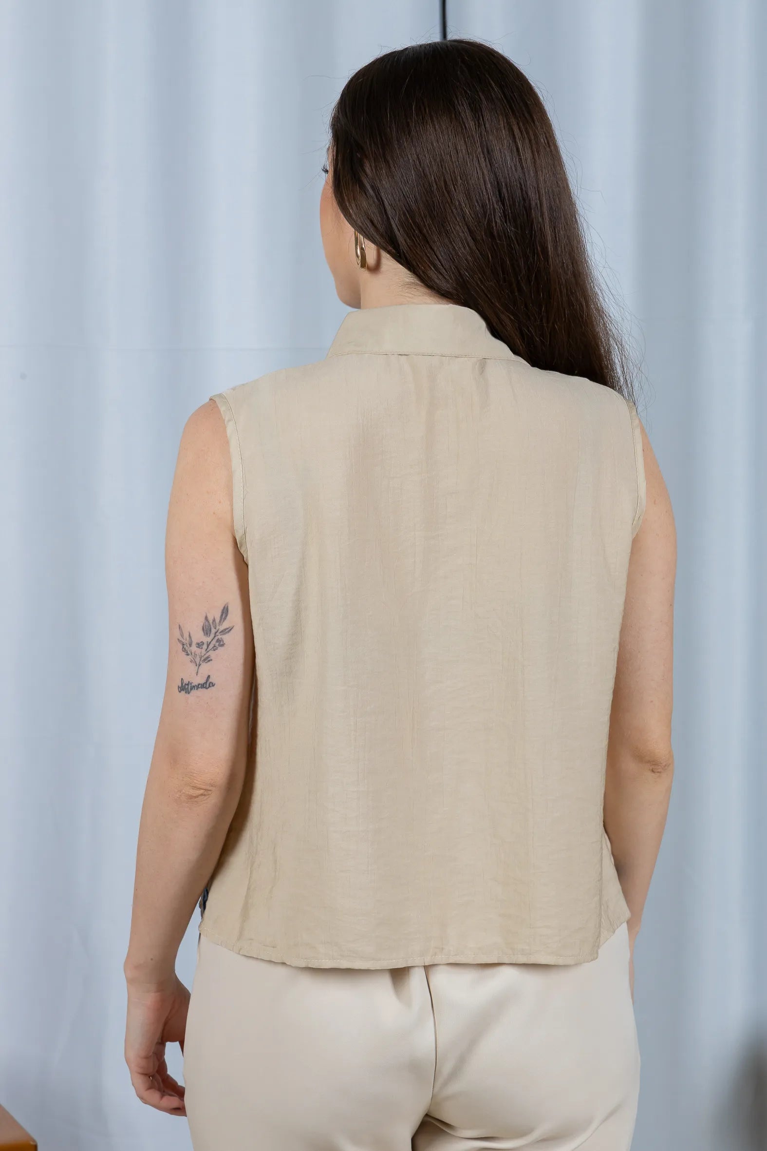 Camisa Regata Detalhe Bordado Visco Brise Fabi Bege