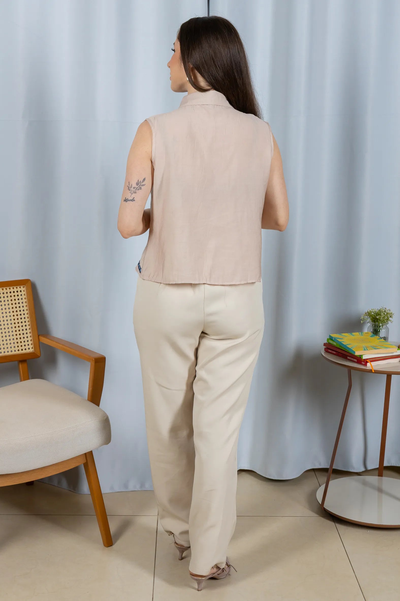 Camisa Regata Detalhe Bordado Visco Brise Fabi Rose