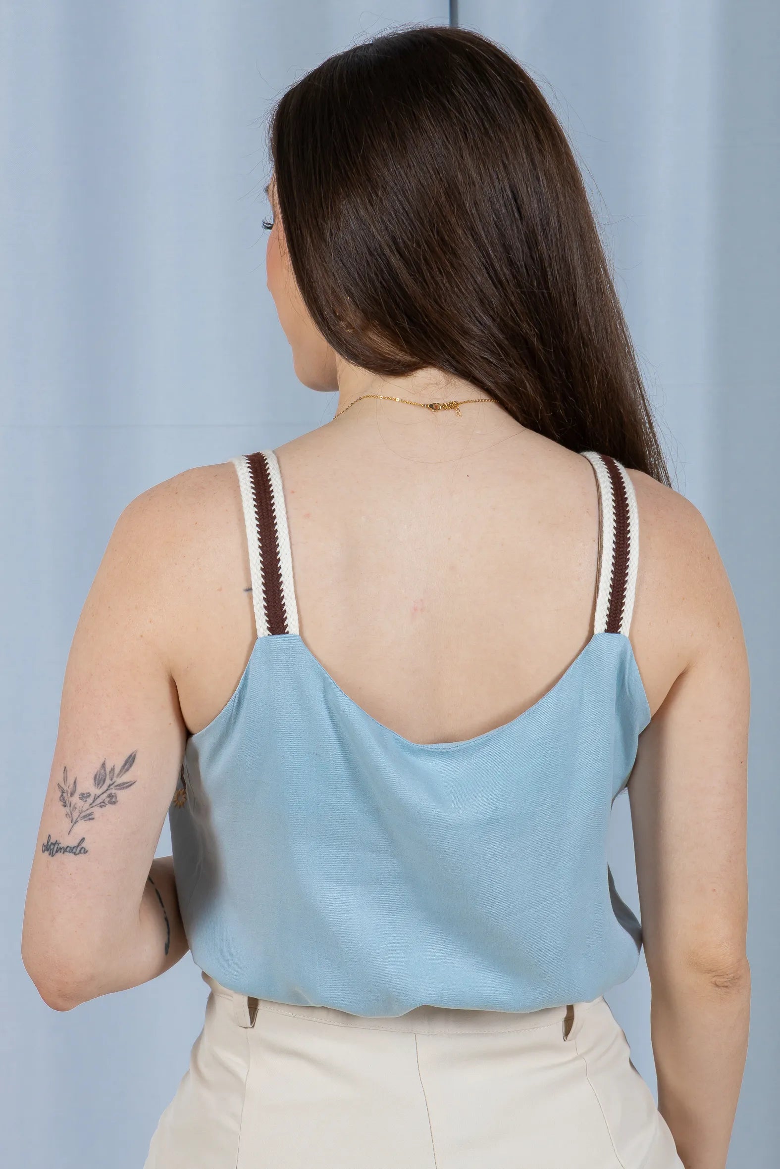 Regata Detalhe Bordado Decote Busto Visco Linho Luciana Azul