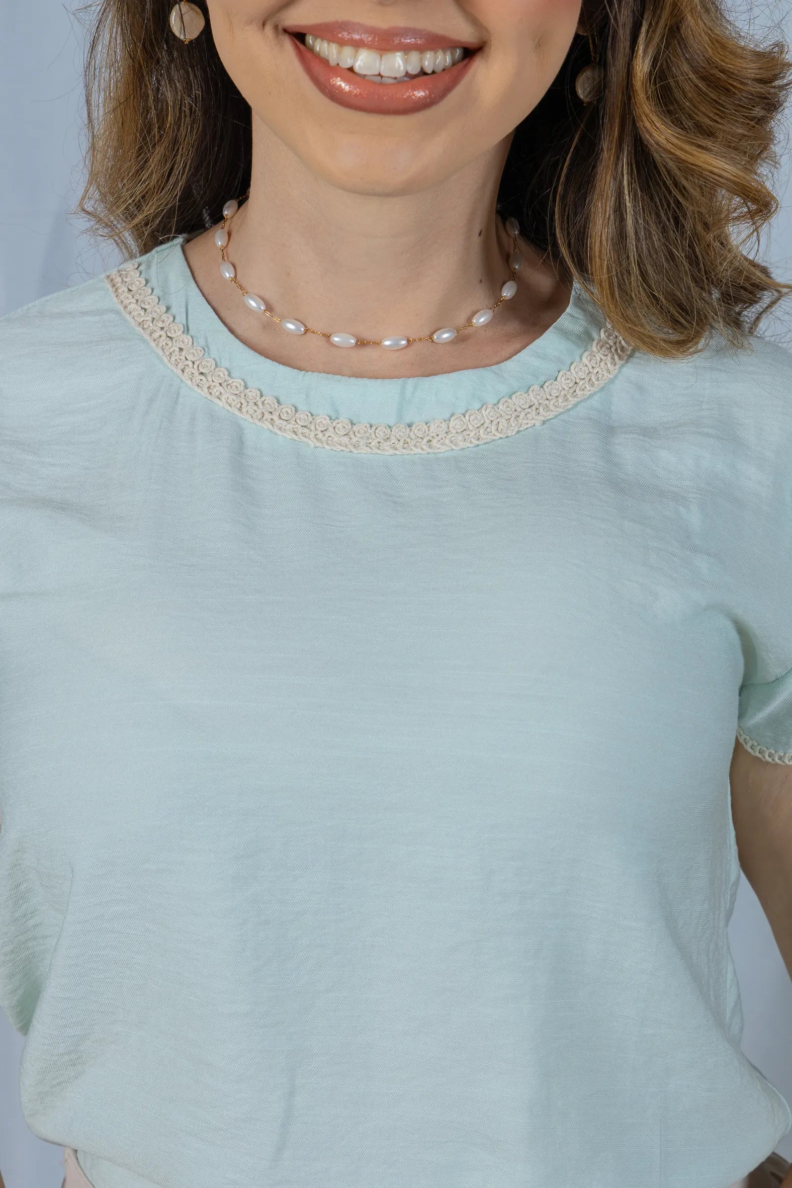 Blusa Manga Curta em Visco Soft com Detalhes Delicados Karina Verde