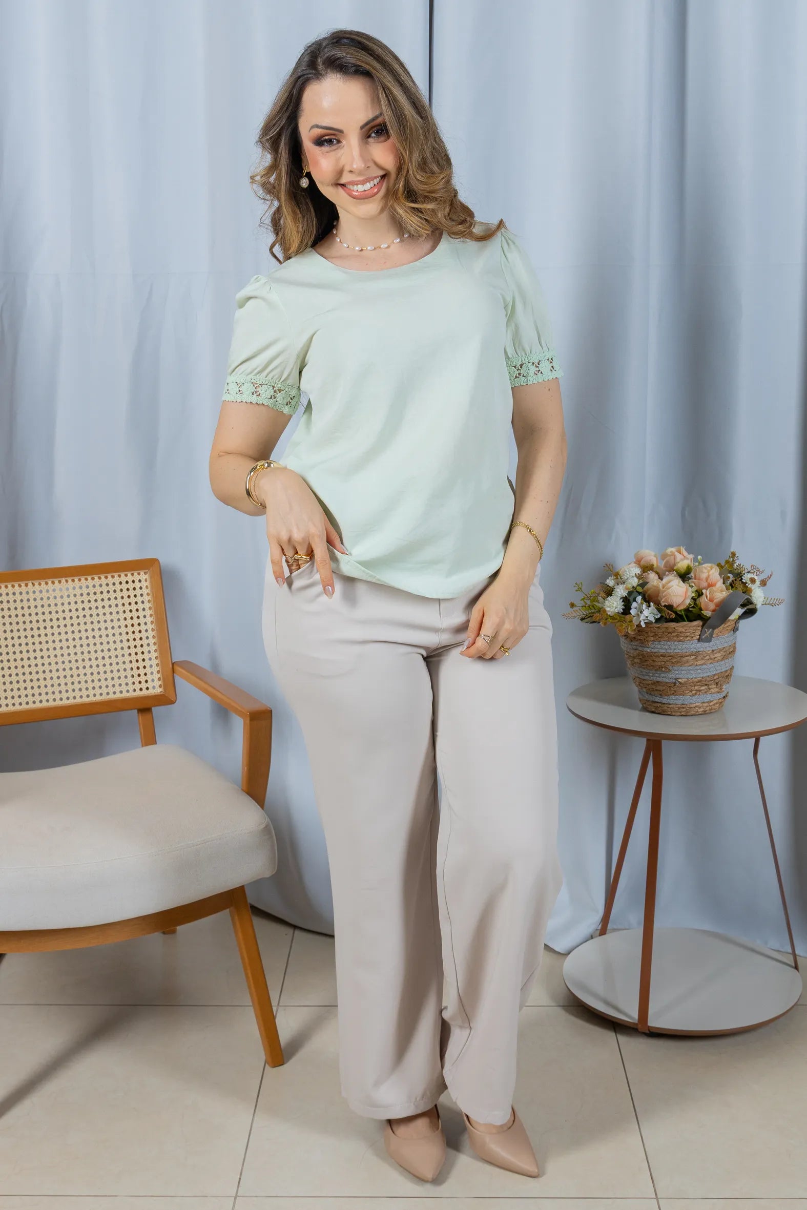 Blusa Manga Curta em Cotton Mix com Detalhe em Crochê Paula Verde