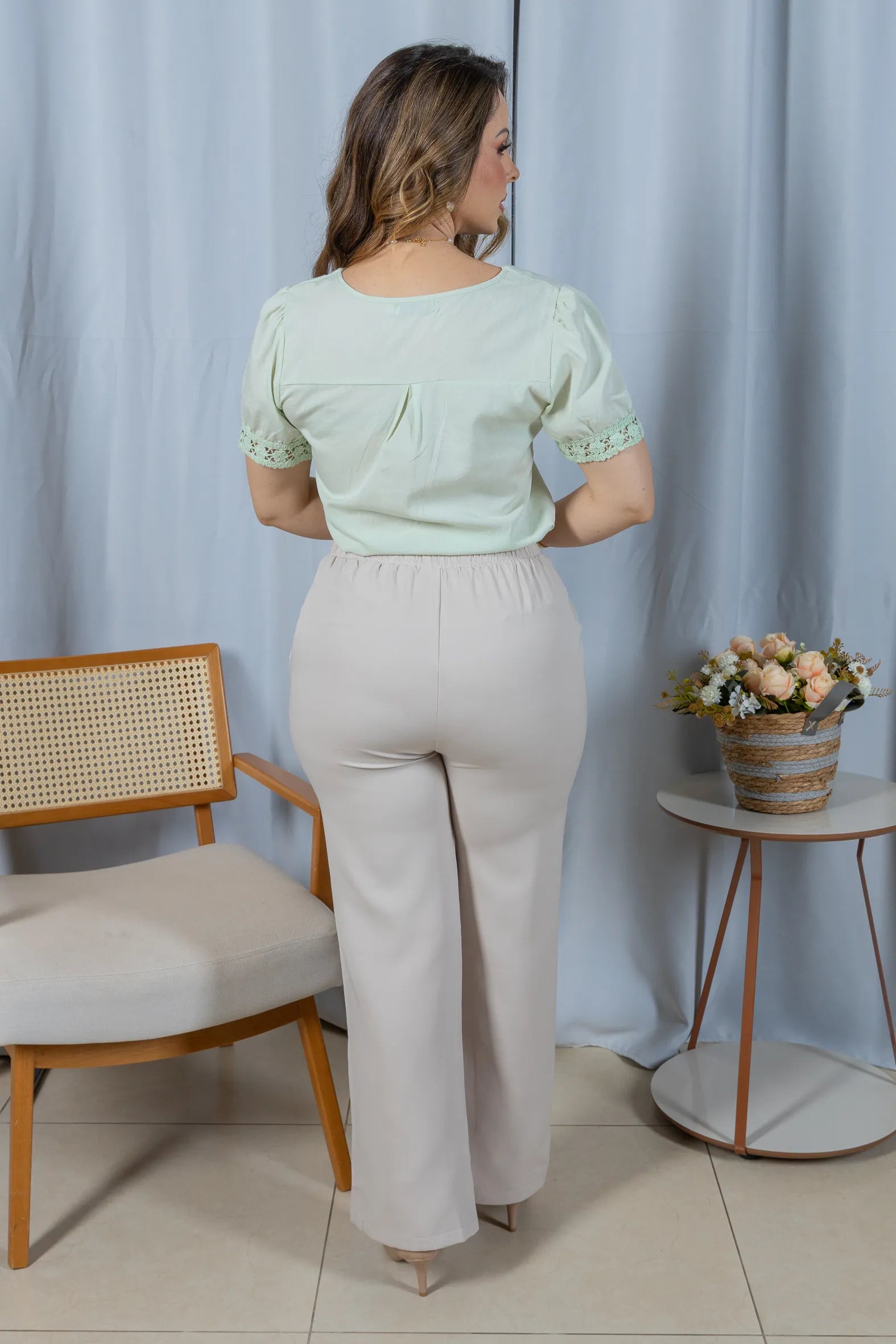 Blusa Manga Curta em Cotton Mix com Detalhe em Crochê Paula Verde