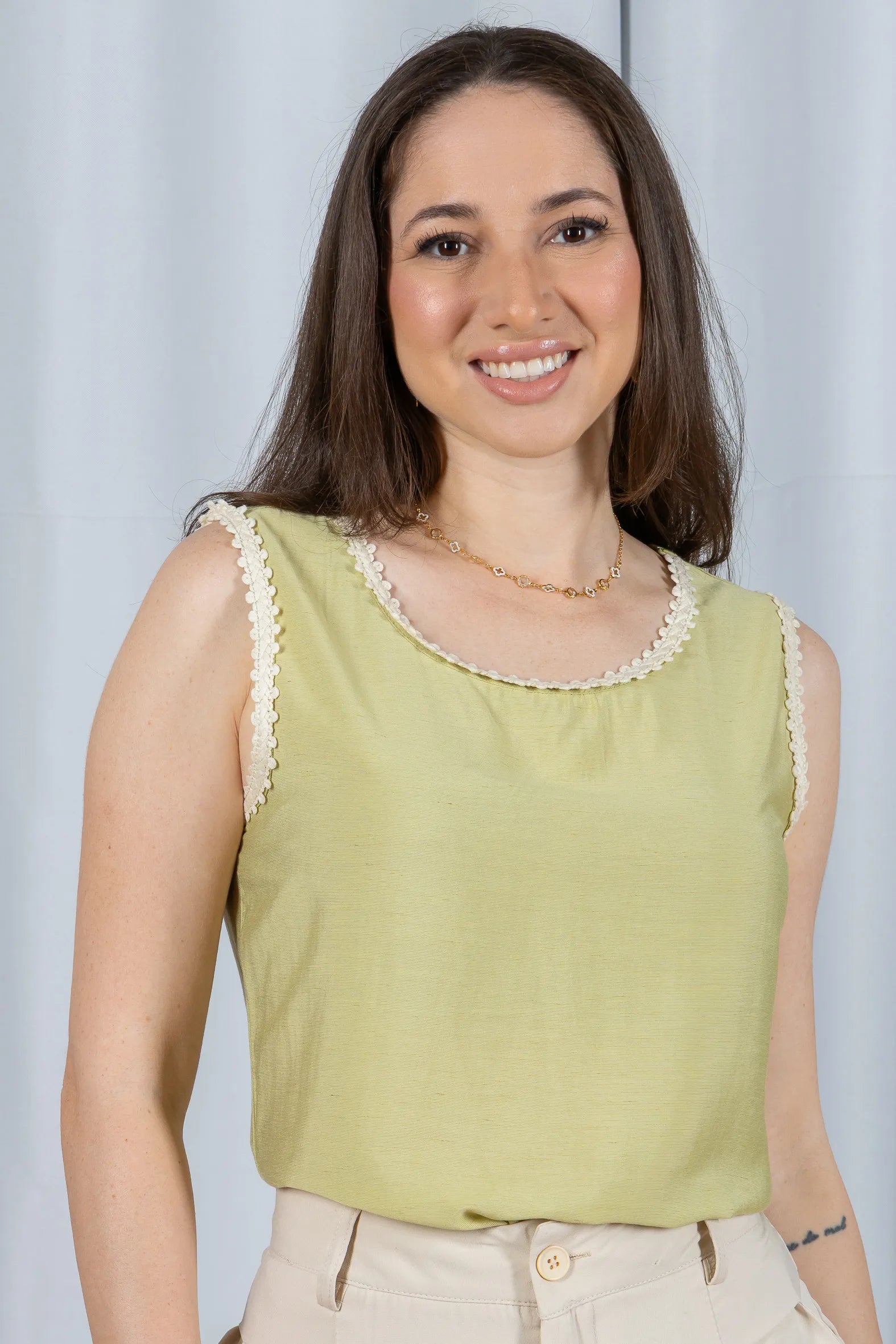 Regata Detalhe Acabamento Bordado Visco Brise Selma Verde