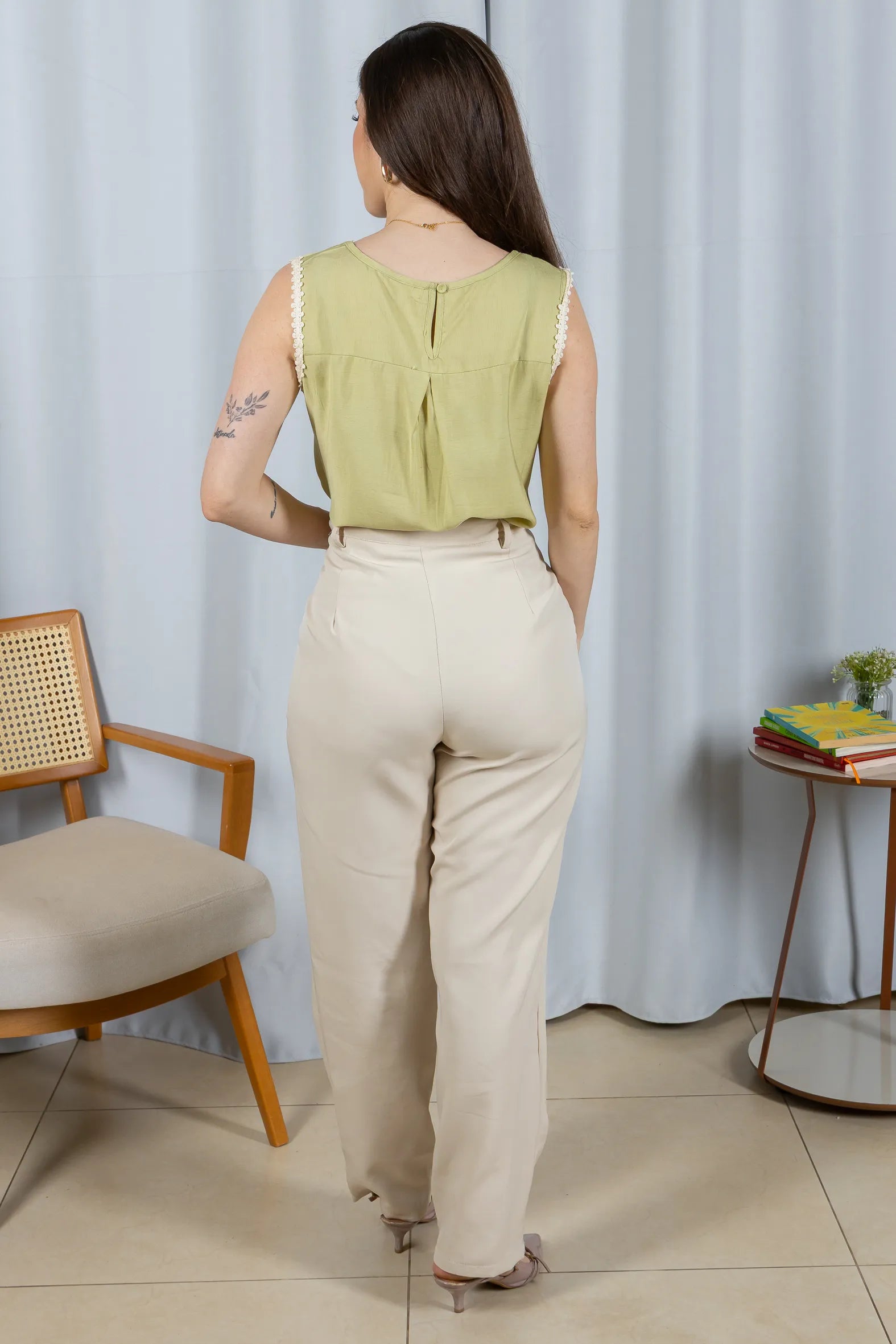 Regata Detalhe Acabamento Bordado Visco Brise Selma Verde