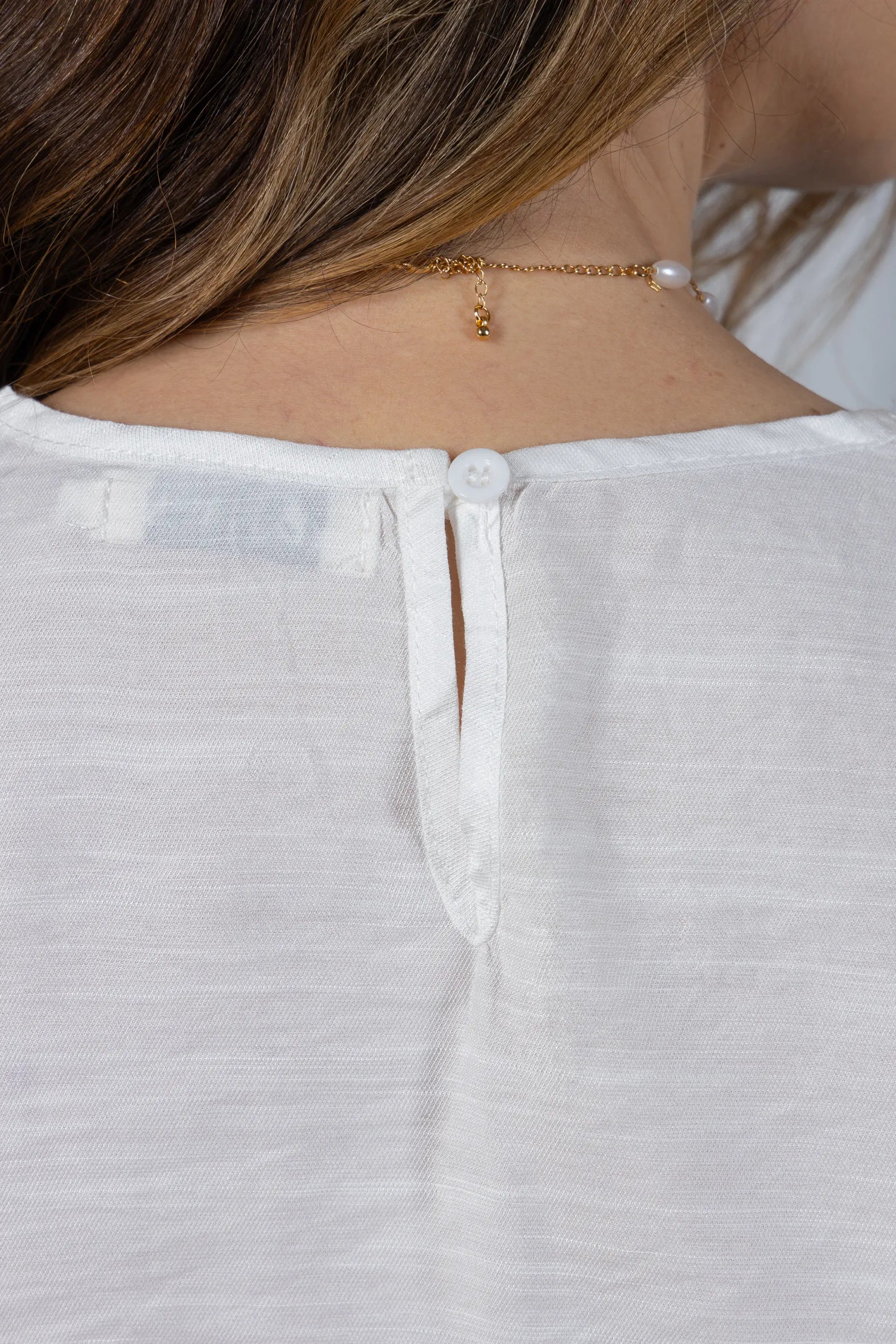 Blusa Manga Curta em Visco Soft com Detalhes Delicados Karina Branca
