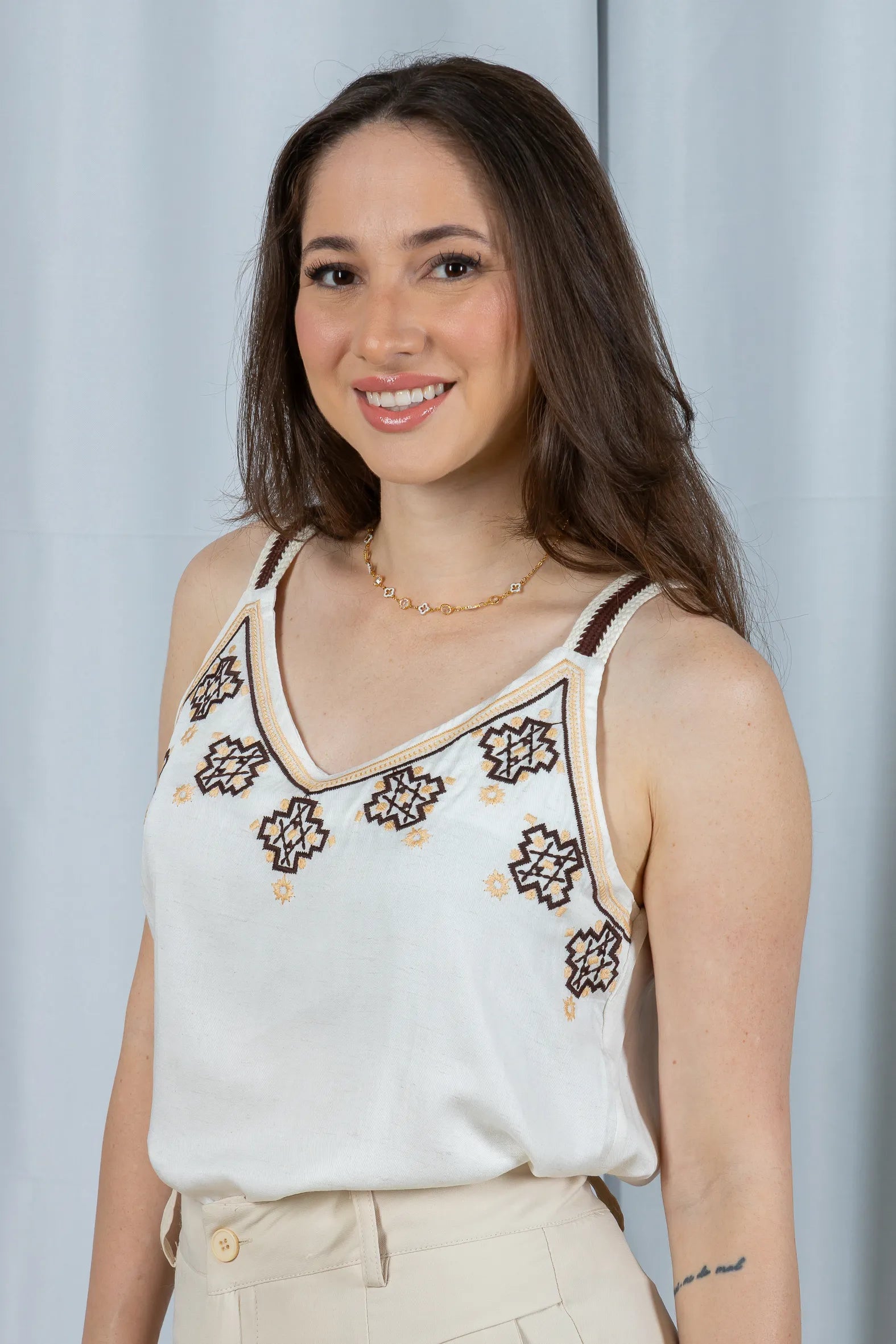 Regata Detalhe Bordado Decote Busto Visco Linho Luciana Branca