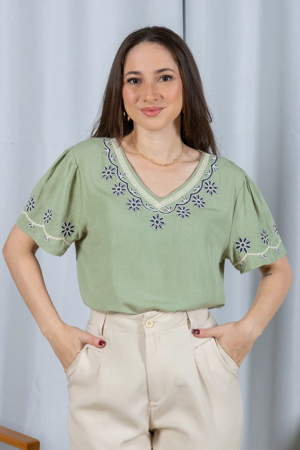 Blusa Manga Curta Detalhe Bordado Visco Linho Lúcia Verde