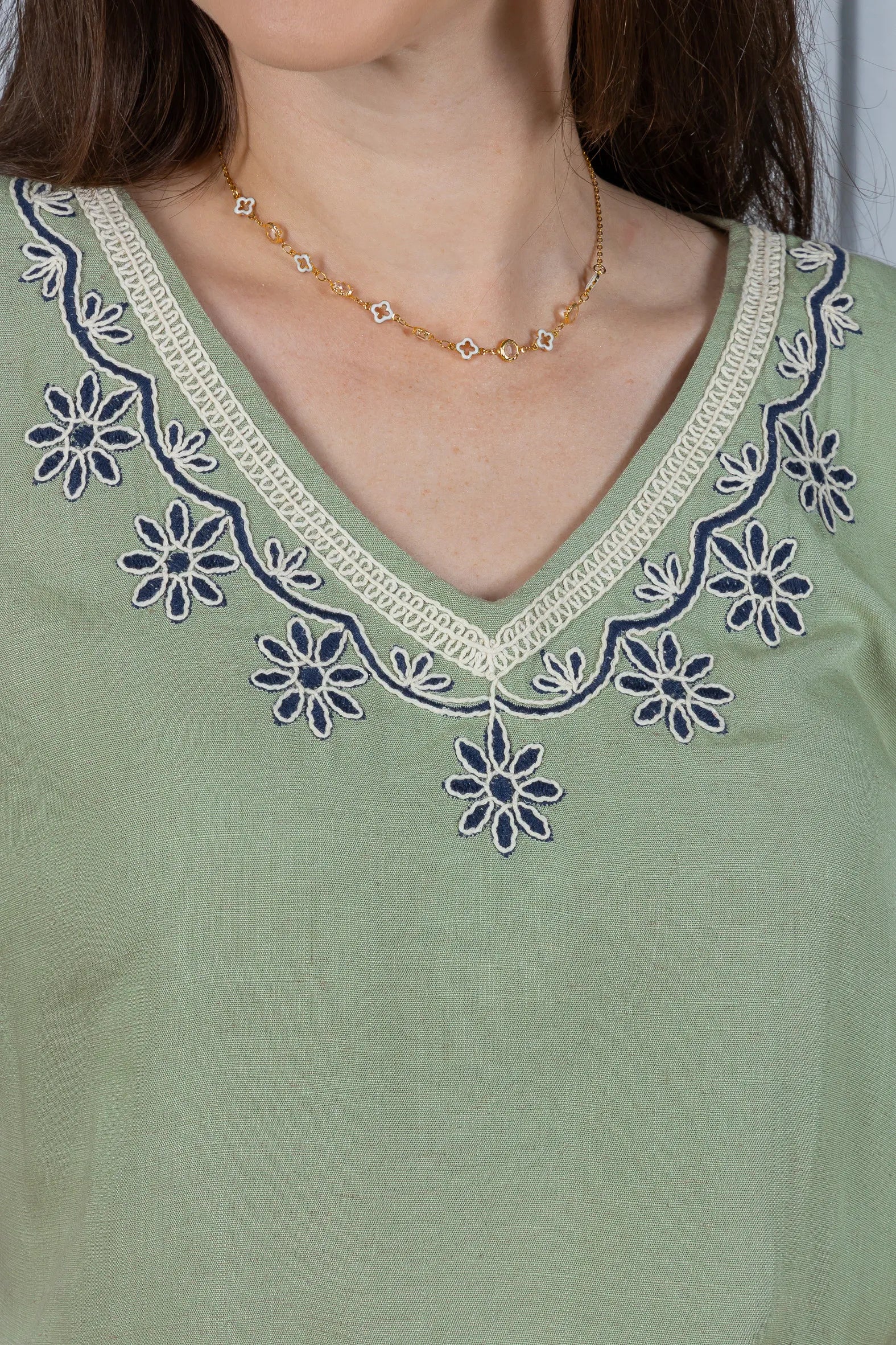 Blusa Manga Curta Detalhe Bordado Visco Linho Lúcia Verde