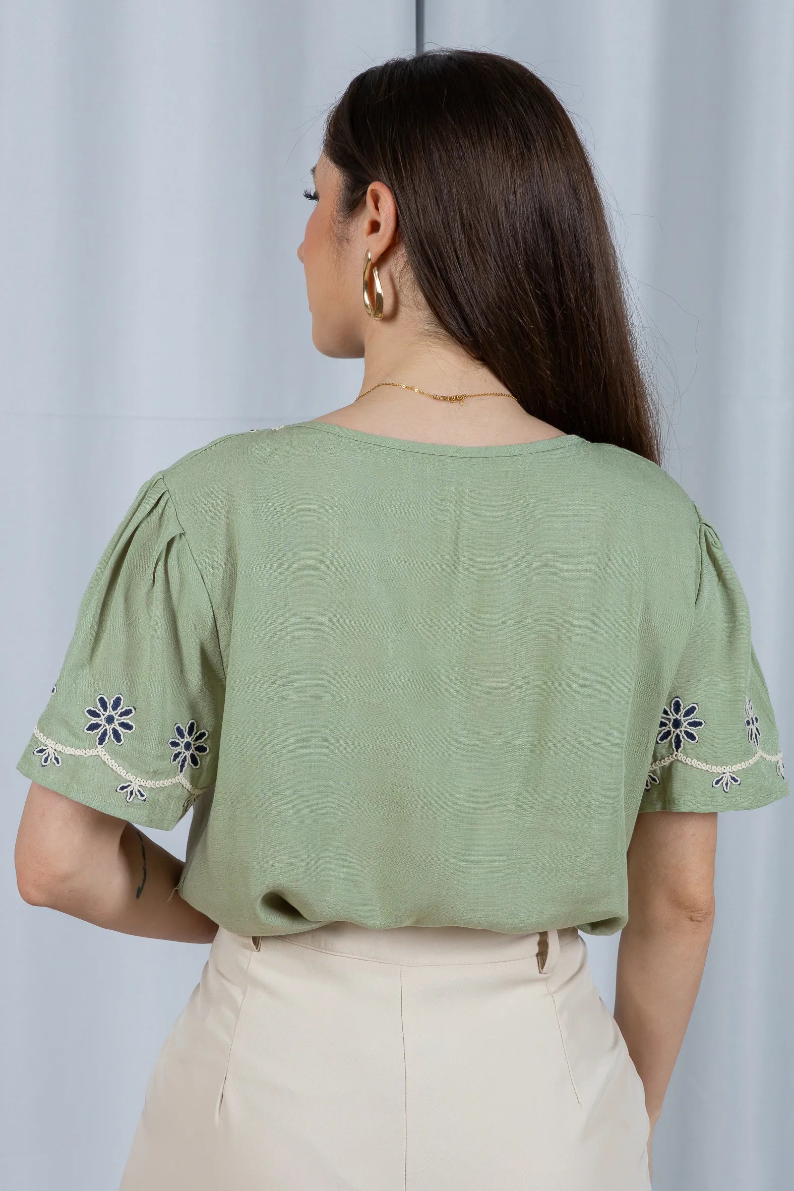 Blusa Manga Curta Detalhe Bordado Visco Linho Lúcia Verde