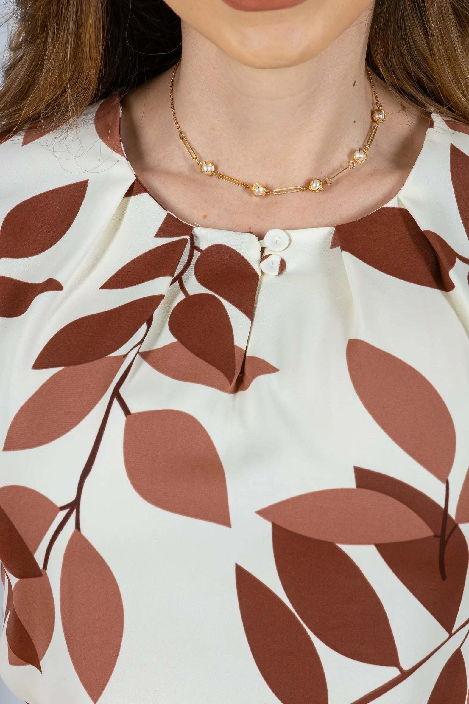 Blusa Manga Curta Estampada Folhagem Crepe Classic Joelma Marrom