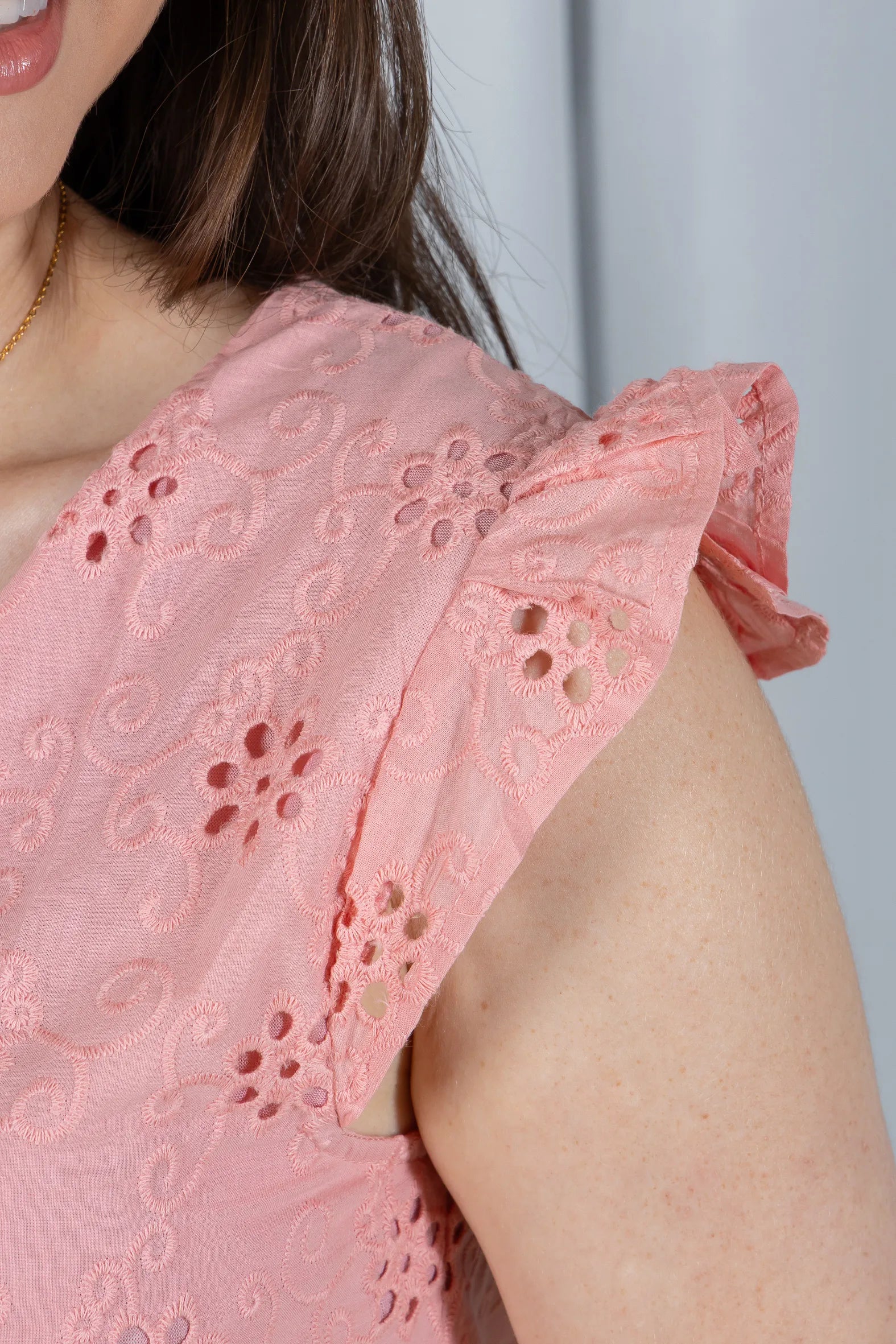 Regata Babados Detalhe Botão Em Cotton Laise Estela Rosa