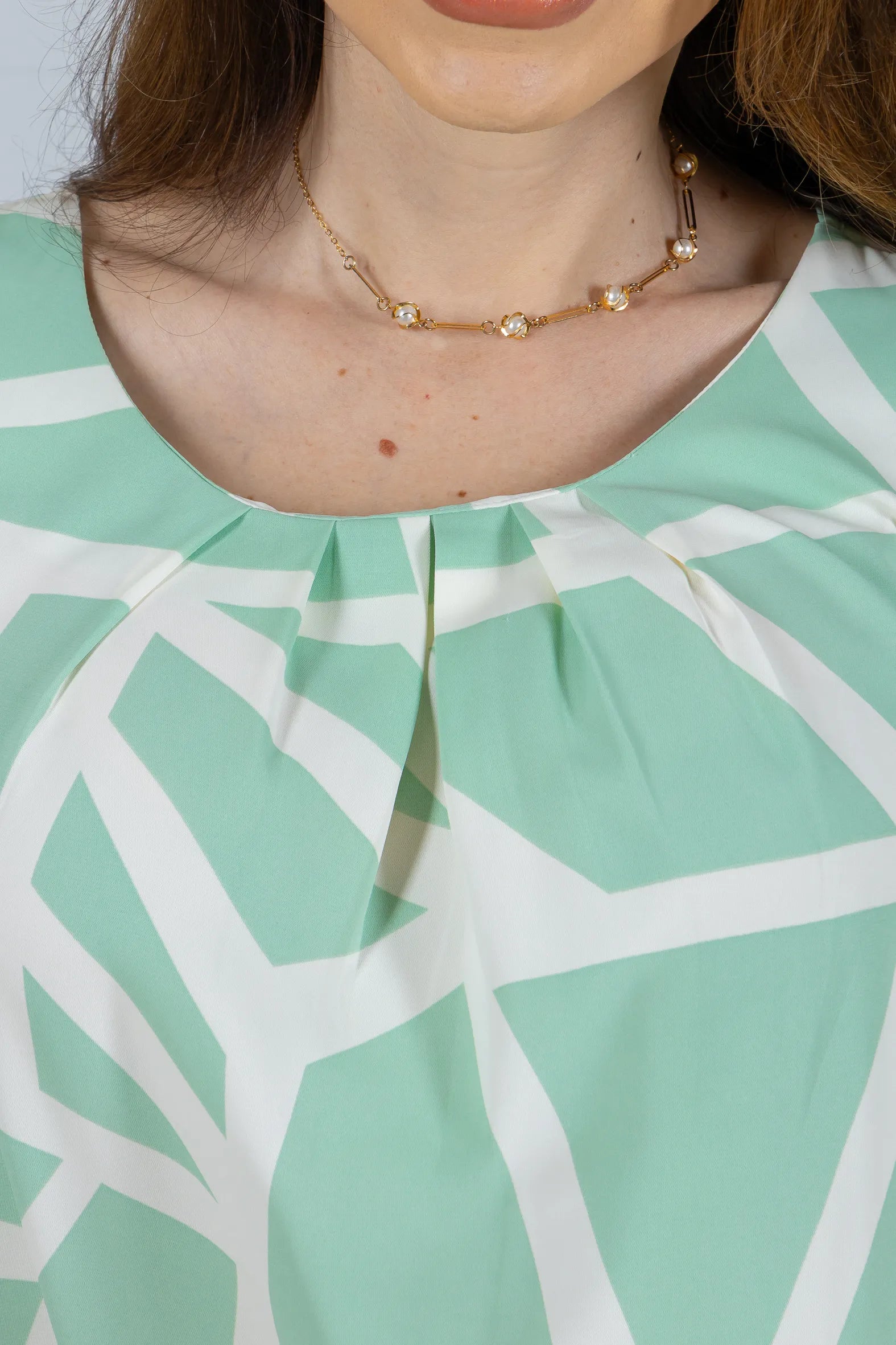 Blusa Manga Curta Detalhe Pregas Colo Crepe Classic Renata Verde