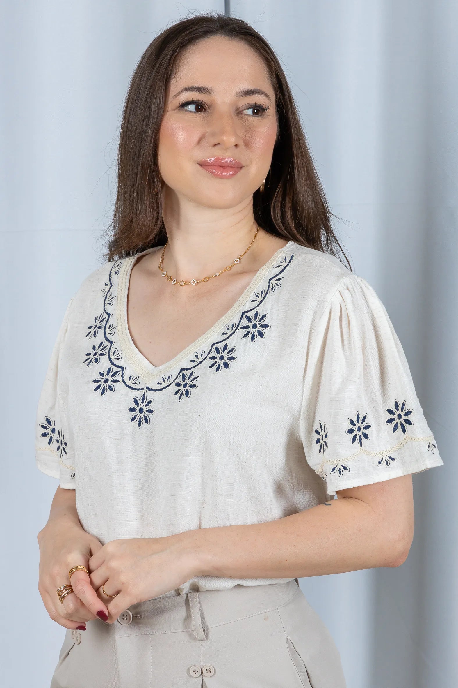 Blusa Manga Curta Detalhe Bordado Visco Linho Lúcia Branca