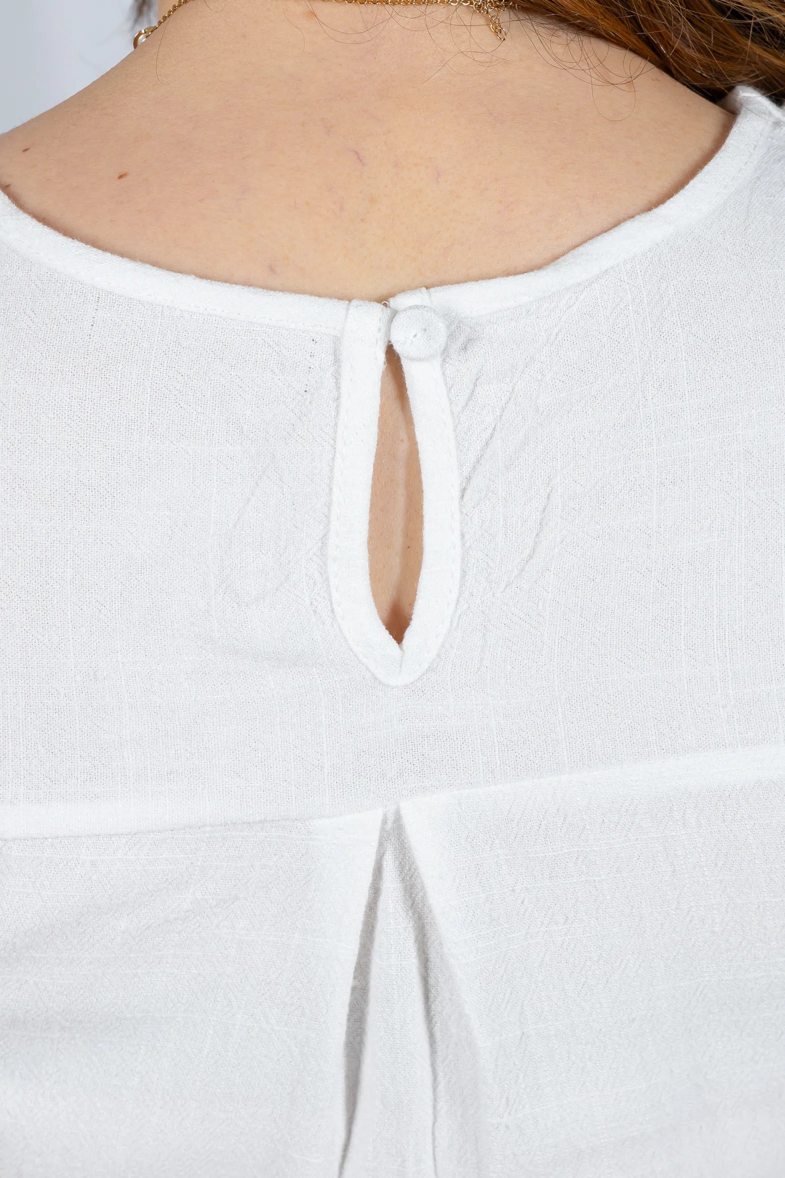 Regata Detalhe Flores Colo Visco Linho Giovana Branca