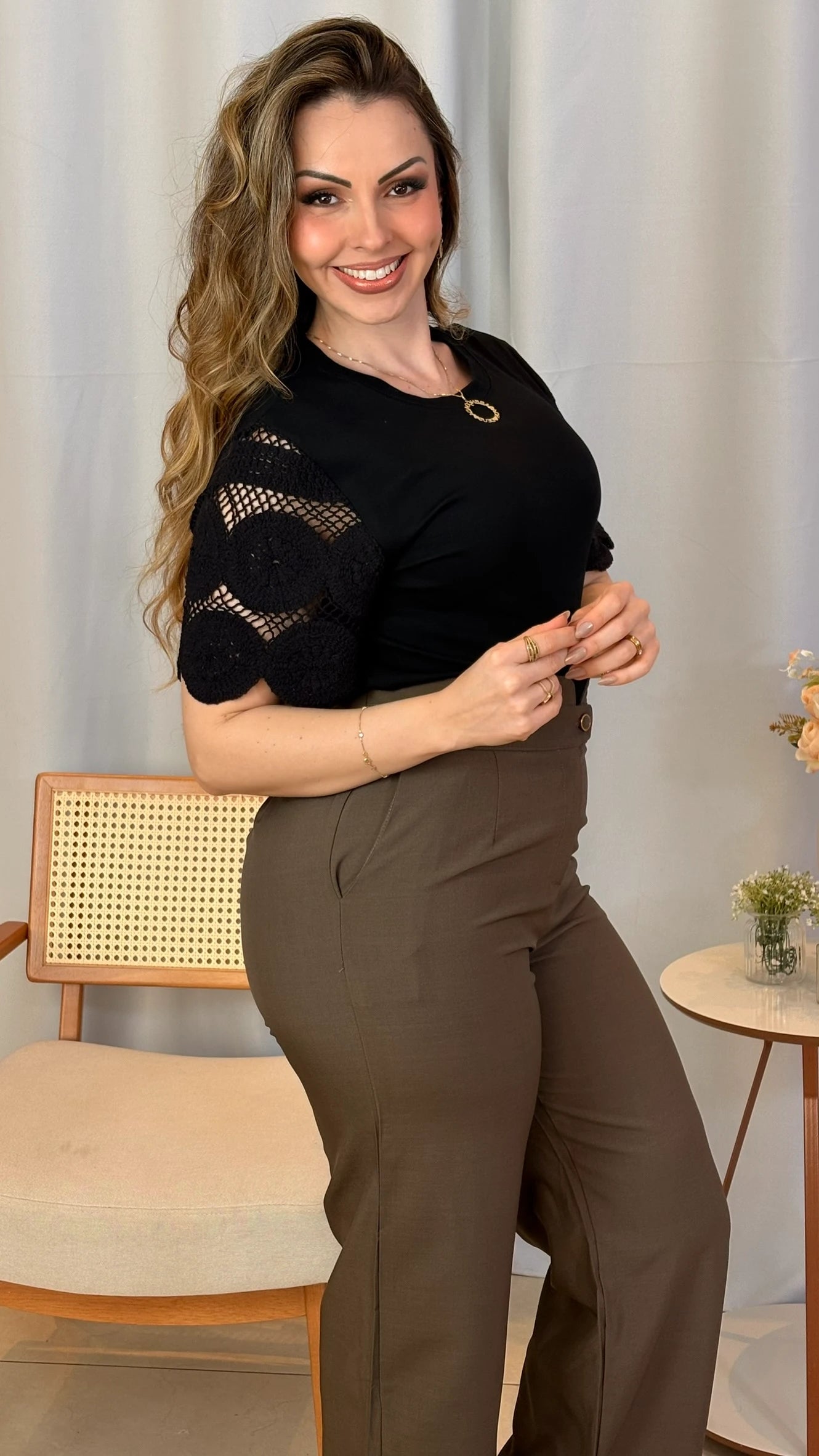 Conjunto: Blusa Geisa Preta + Calça Luciana Marrom Oliva