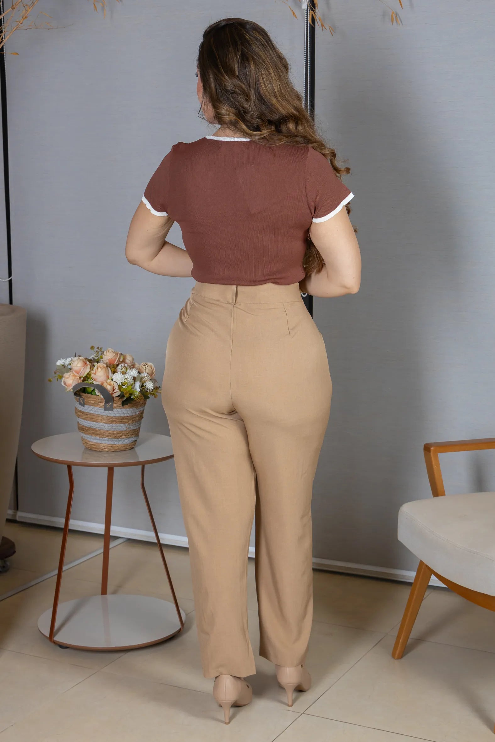 Blusa Manga Curta em Modal com Acabamento Contrastante Madeleine Marrom