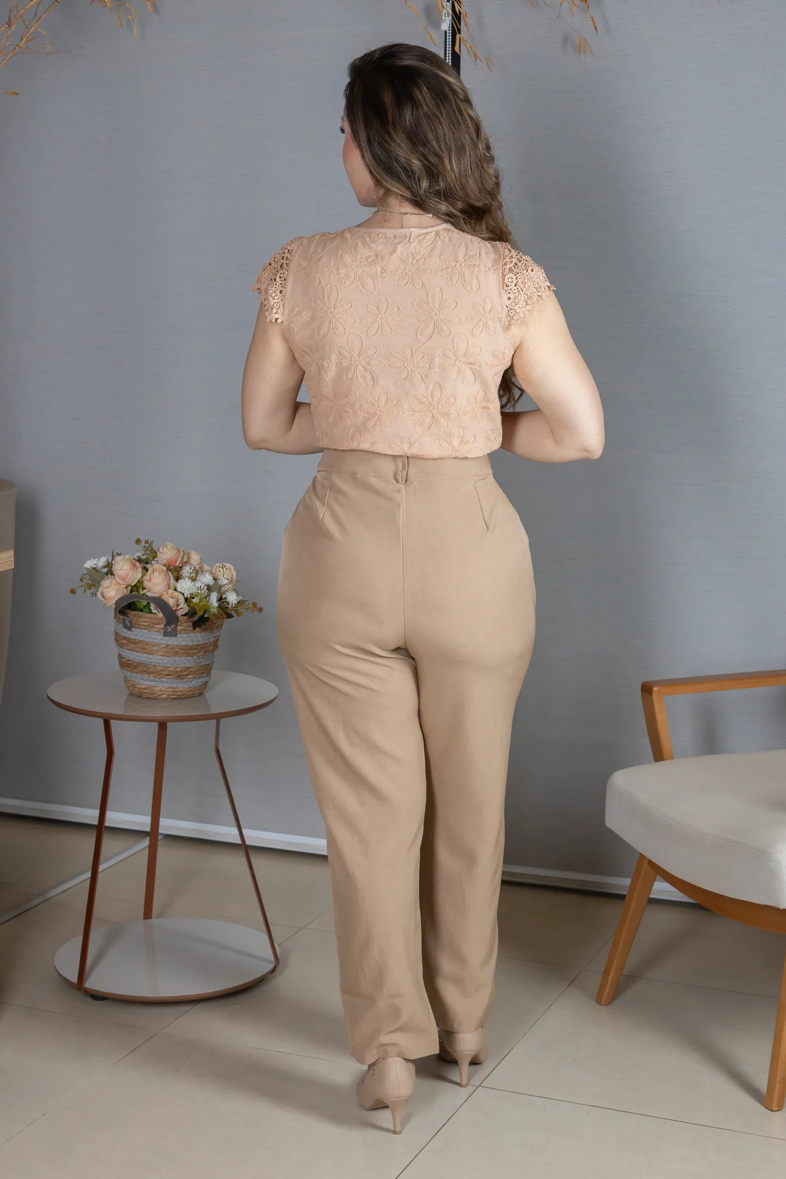 Blusa Manga Curta em Laise com Detalhe em Renda Manuela Bege