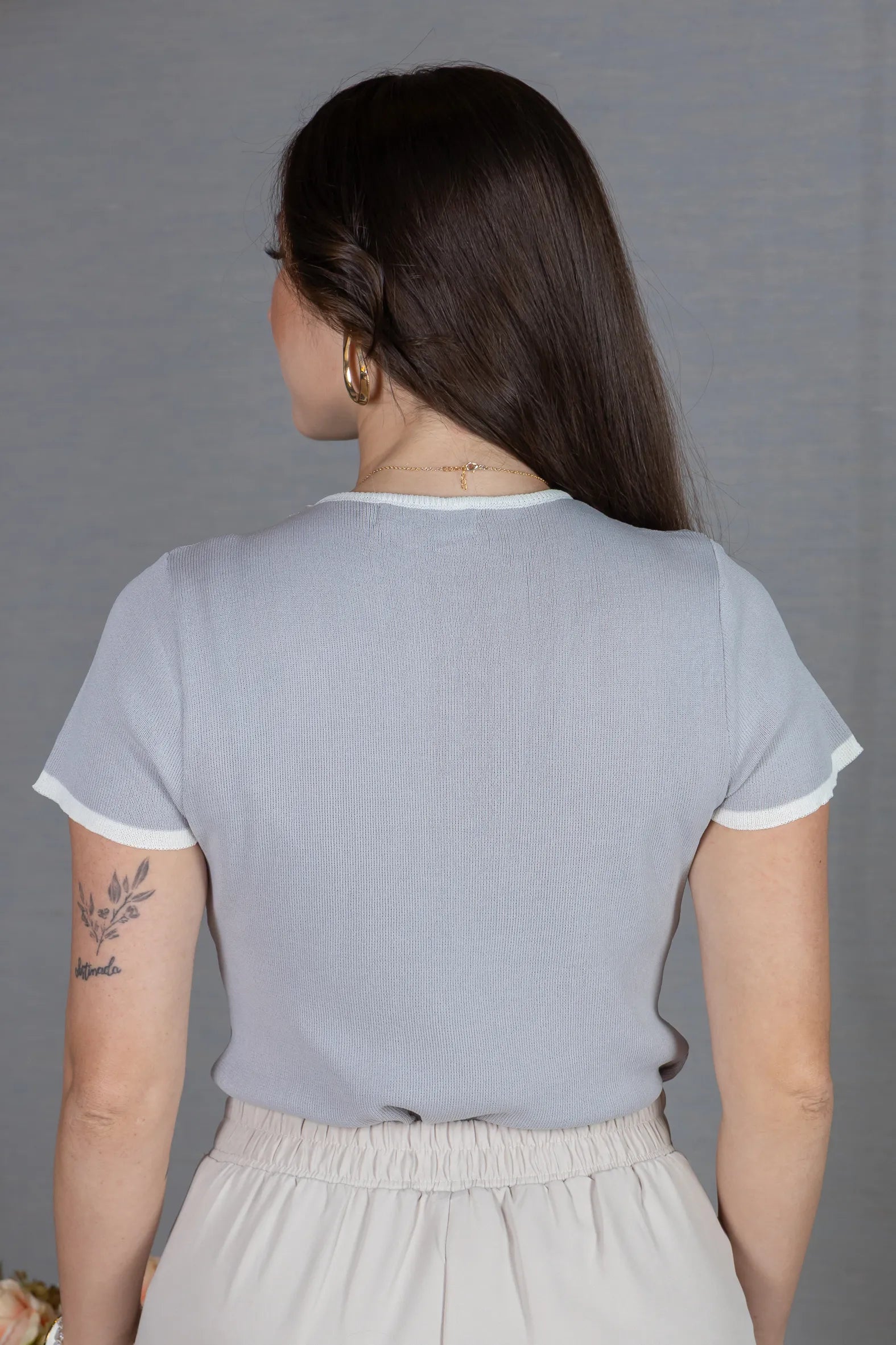 Blusa Manga Curta em Modal com Acabamento Contrastante Madeleine Cinza