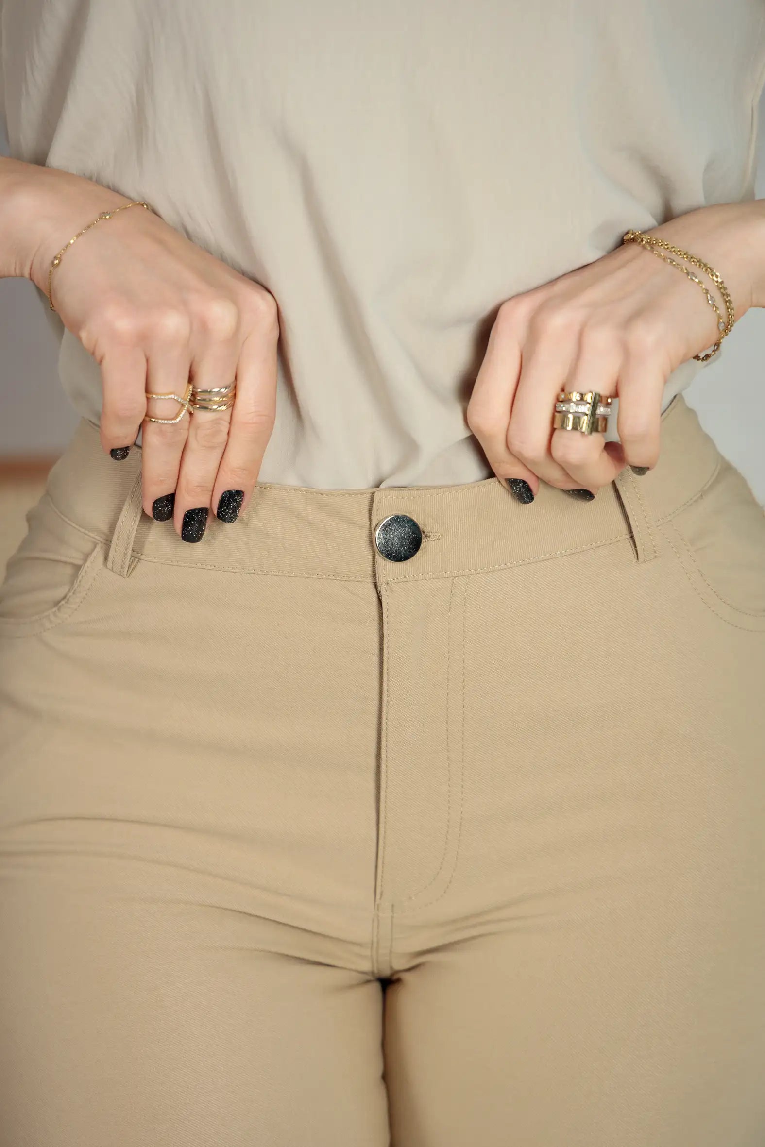 Calça Pantalona Em Sarja Letícia Bege