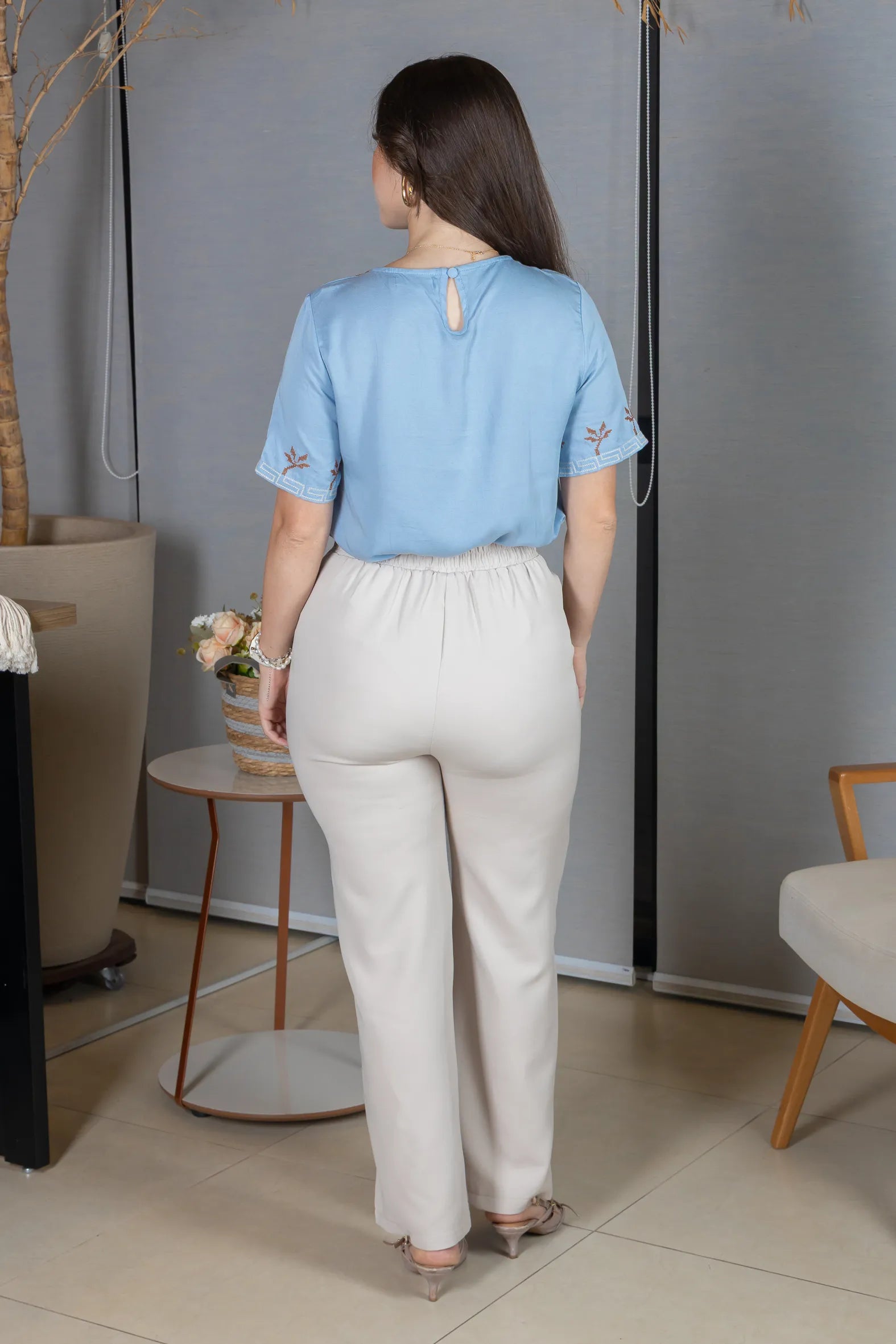 Blusa Manga Curta em Visco Mix com Detalhes Bordados Catarina Azul
