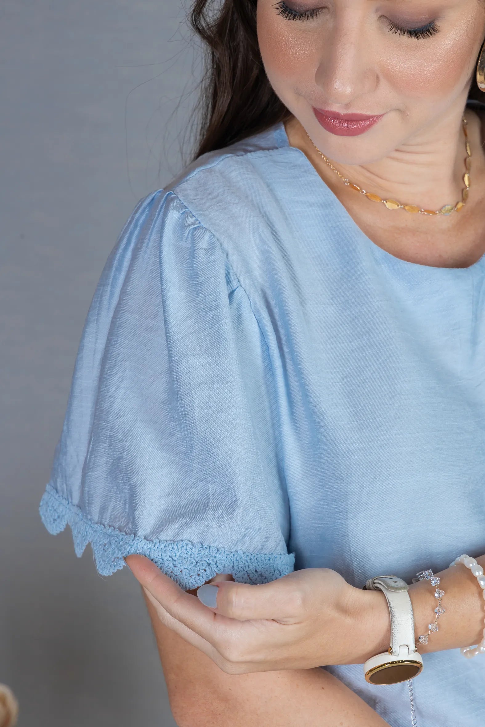 Blusa Manga Curta com Detalhes Bordados em Visco Soft Wanda Azul