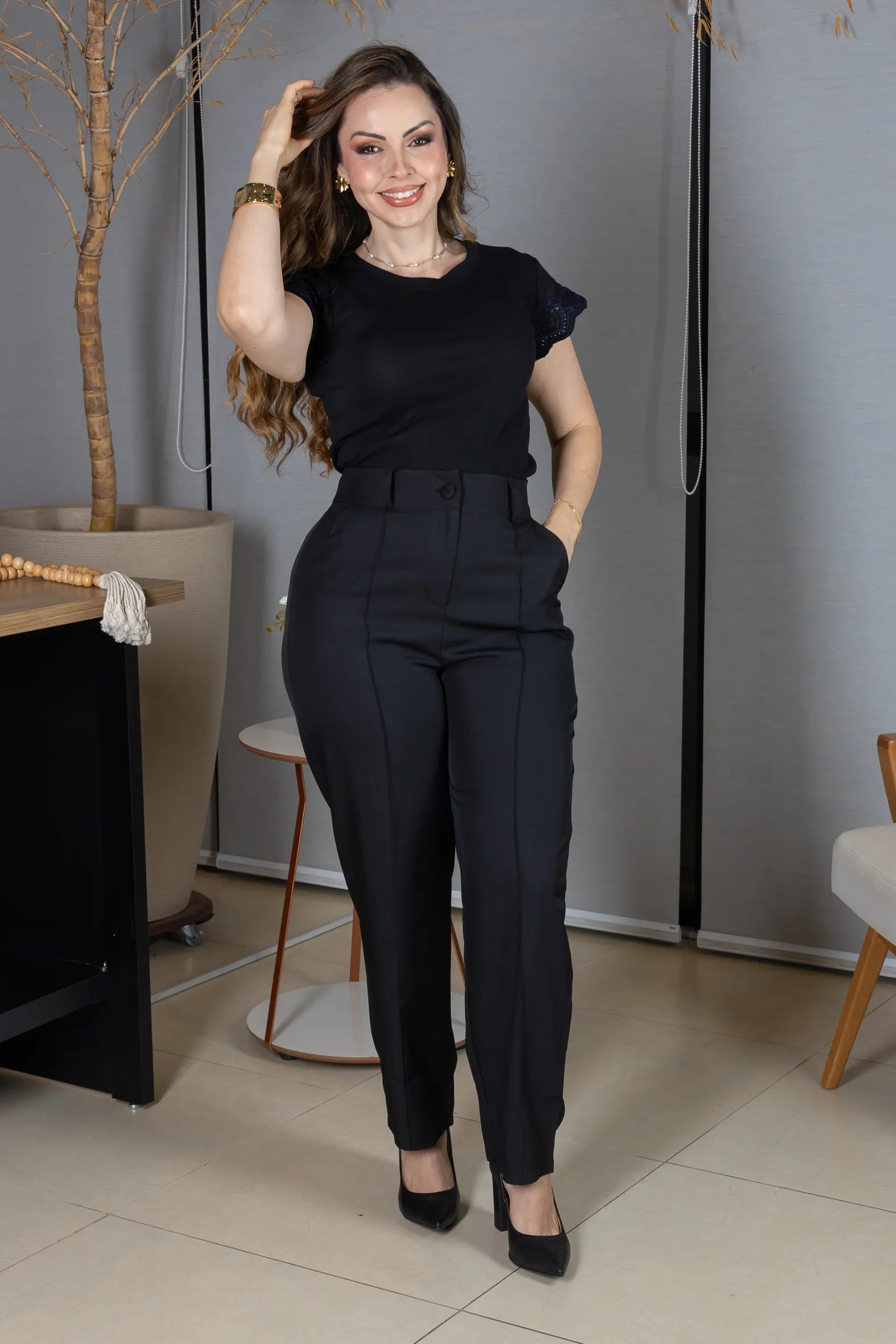 Blusa Manga Curta em Cotton Lycra com Detalhe Rendado Elise Preta