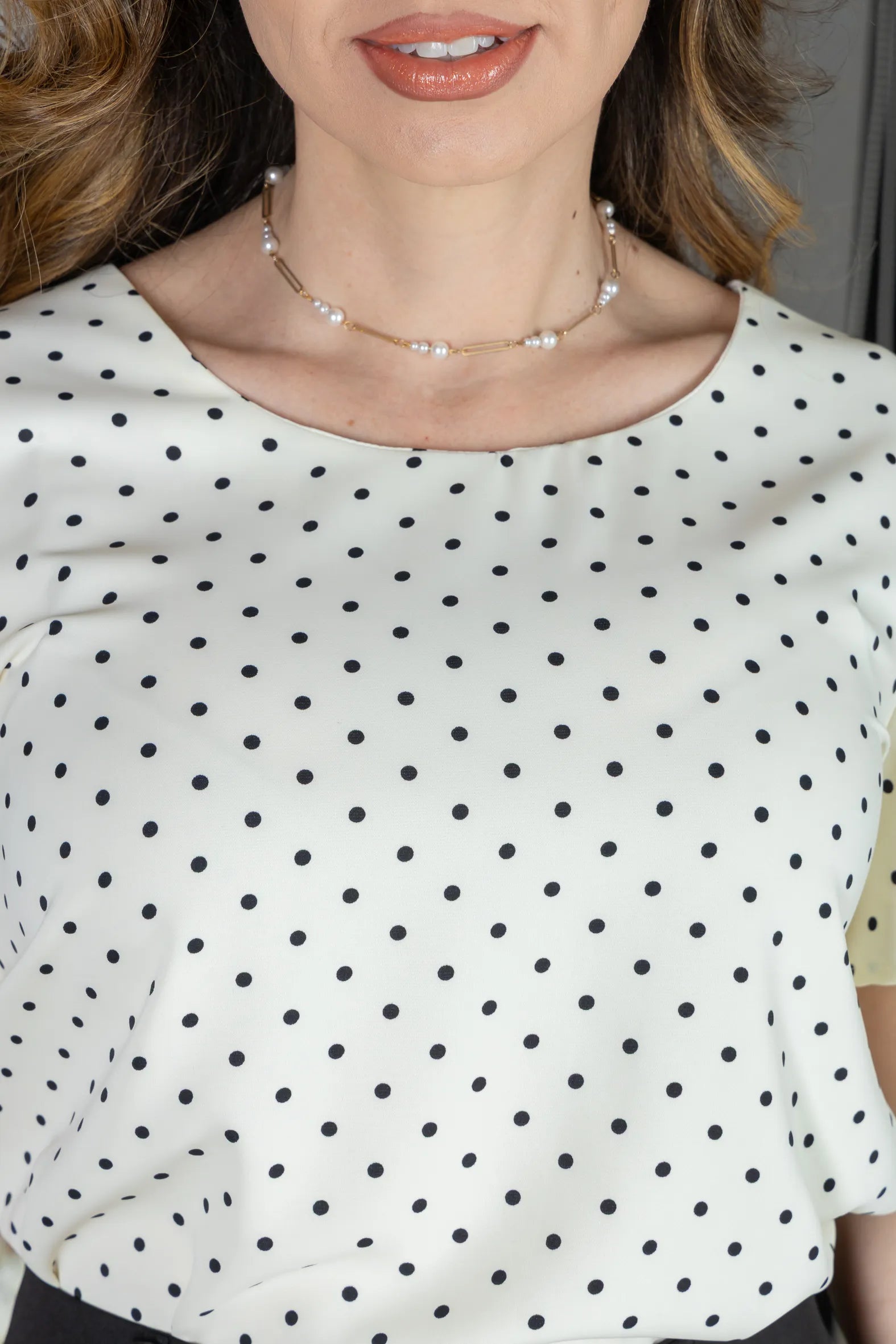 Blusa Manga Curta em Crepe Classic com Estampa Poá Ester Branca