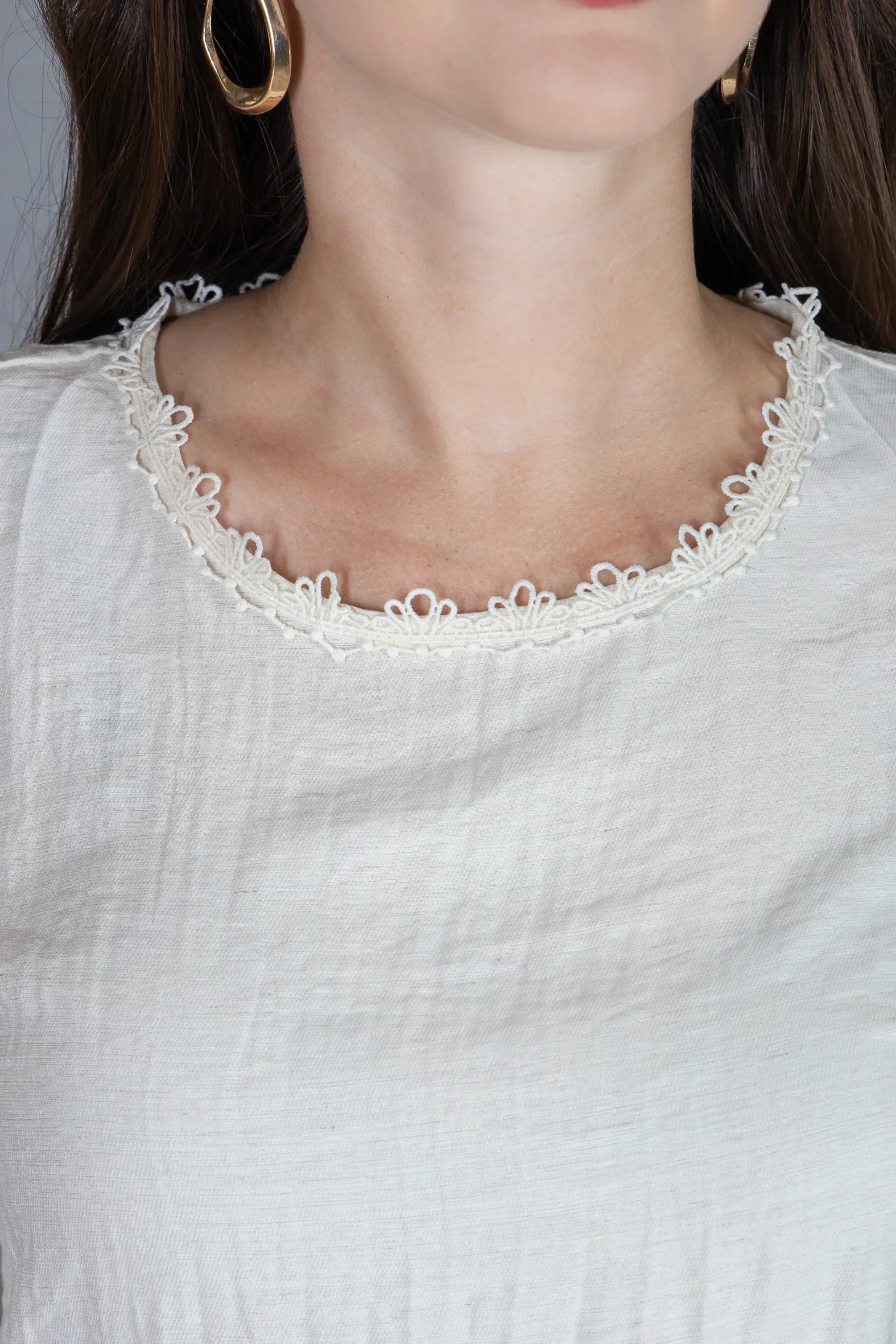 Blusa Manga Curta em Visco Eco Blend com Detalhes Bordados Leila Creme