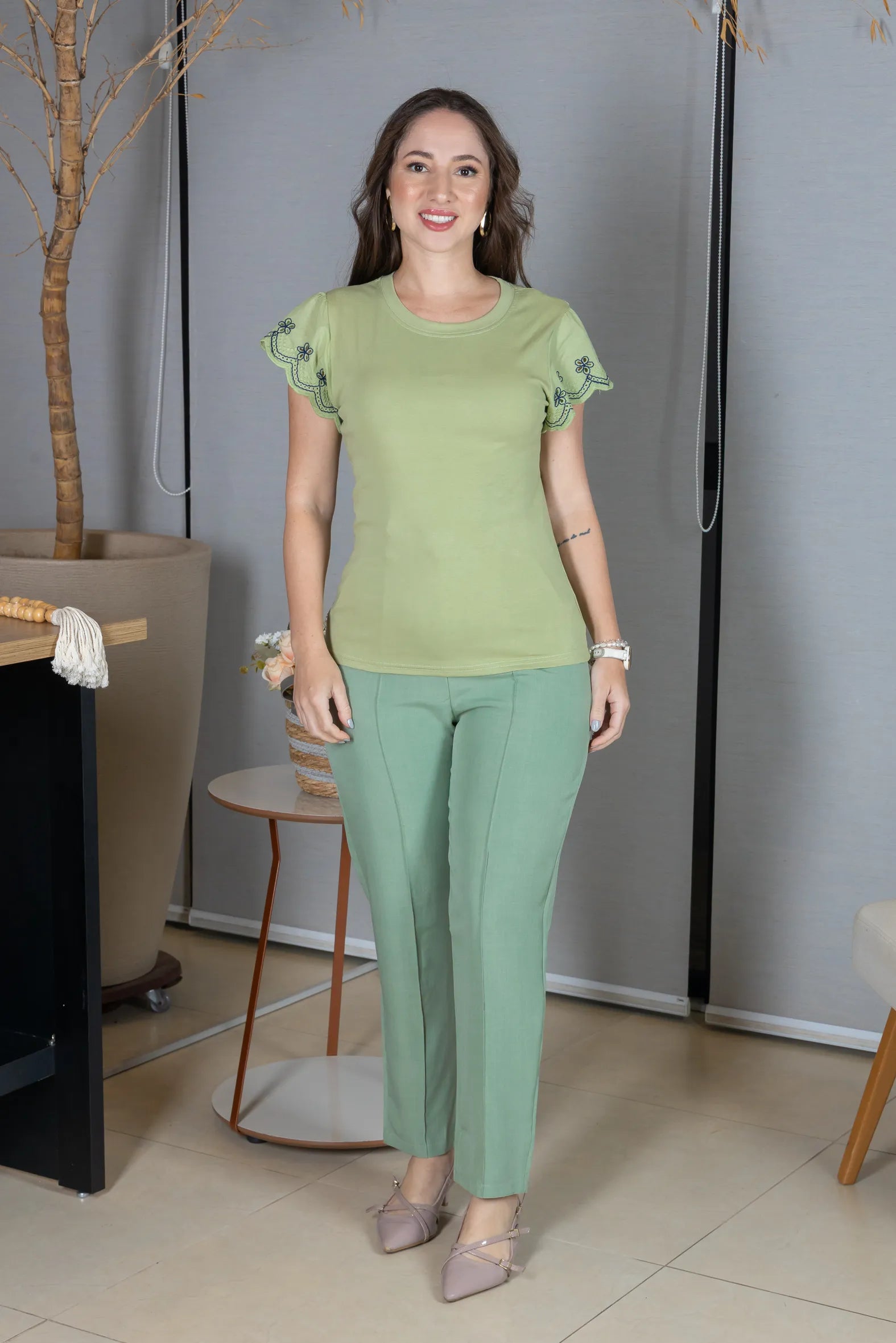 Blusa Manga Curta em Cotton Lycra com Detalhe Rendado Elise Verde