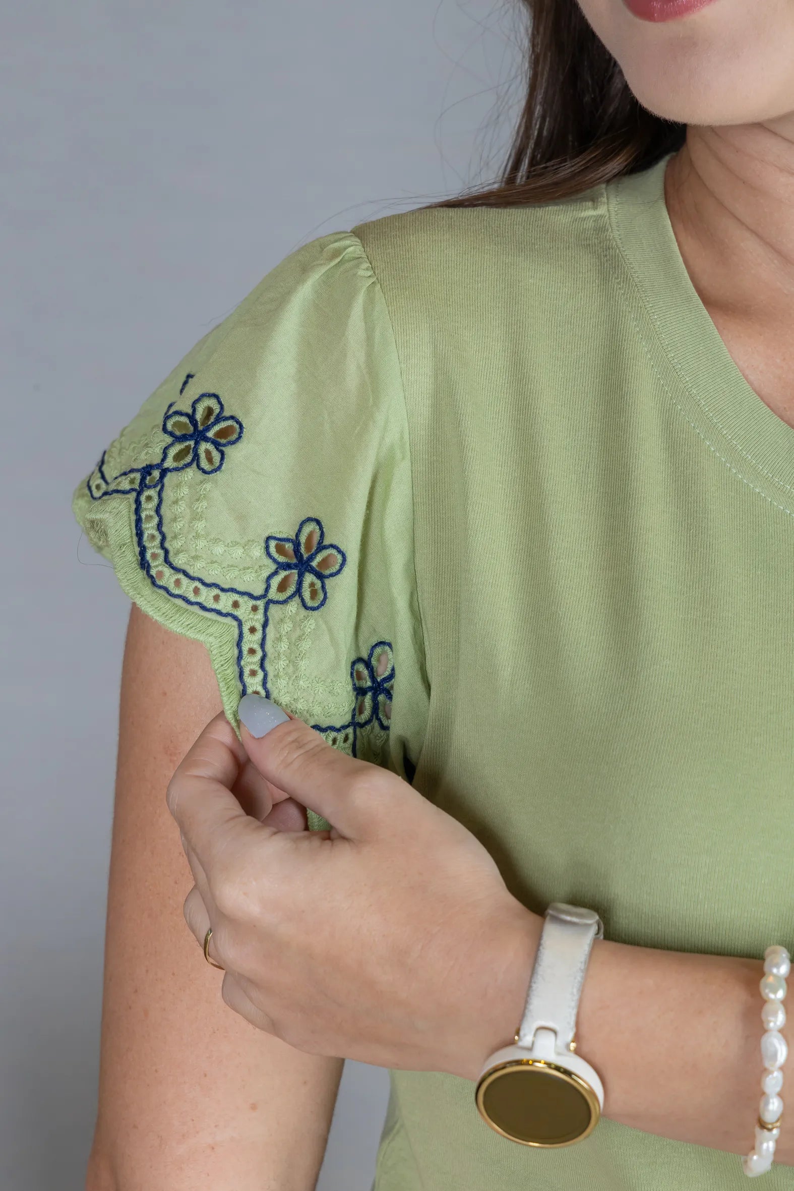 Blusa Manga Curta em Cotton Lycra com Detalhe Rendado Elise Verde