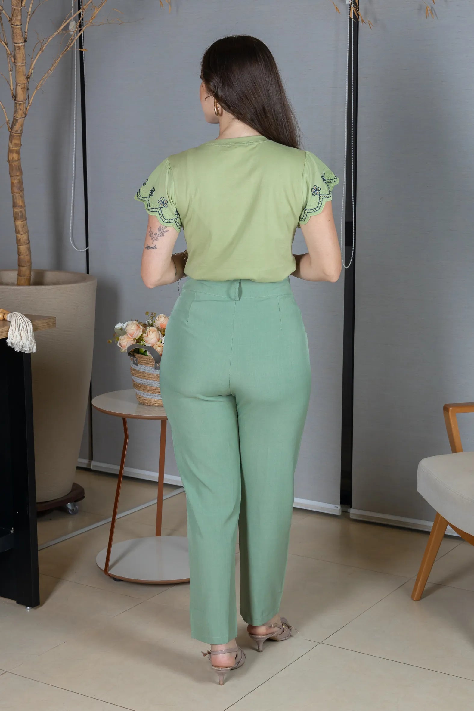 Blusa Manga Curta em Cotton Lycra com Detalhe Rendado Elise Verde