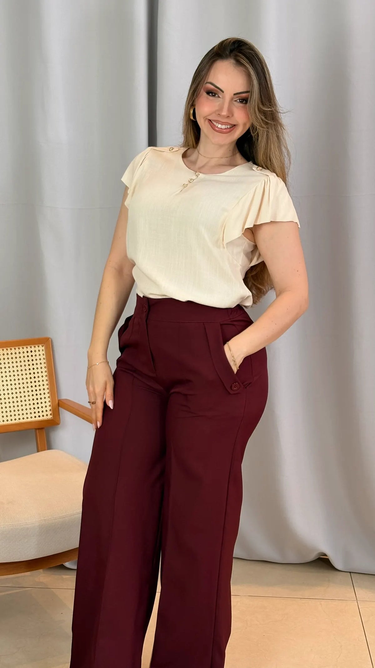 Conjunto: Blusa Neia Creme + Calça Simone Marsala