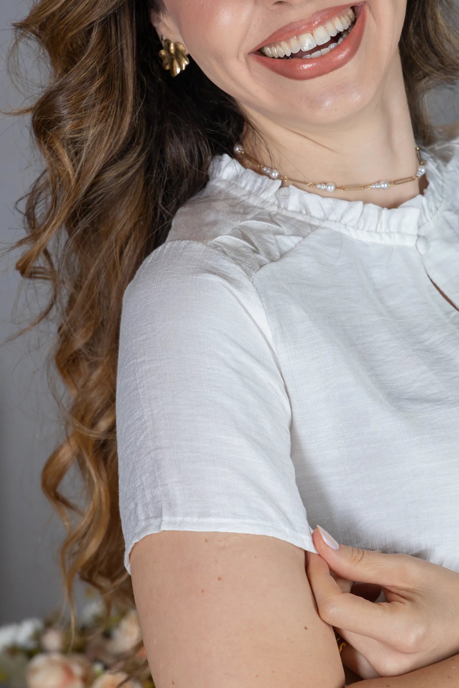 Blusa Manga Curta Crepe Comfort com Pregas e Botão no Colo Alice Branca