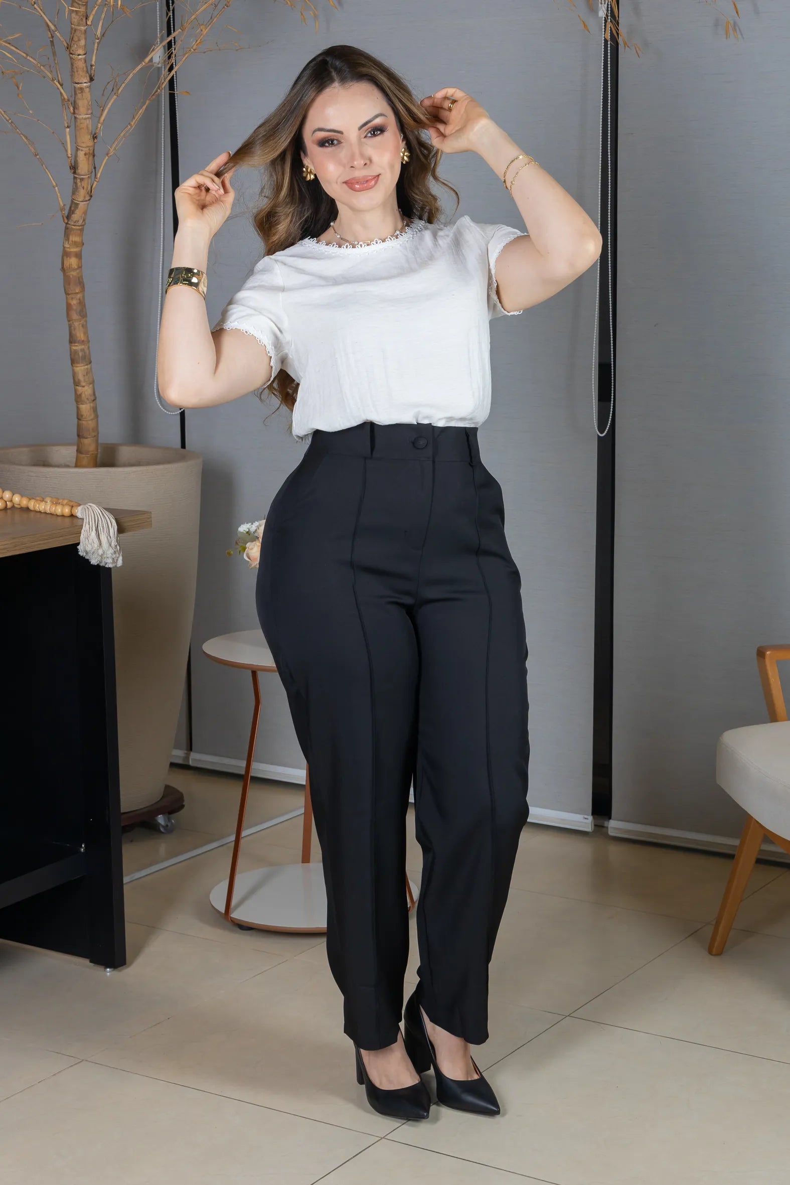 Blusa Manga Curta em Visco Eco Blend com Detalhes Bordados Leila Off White