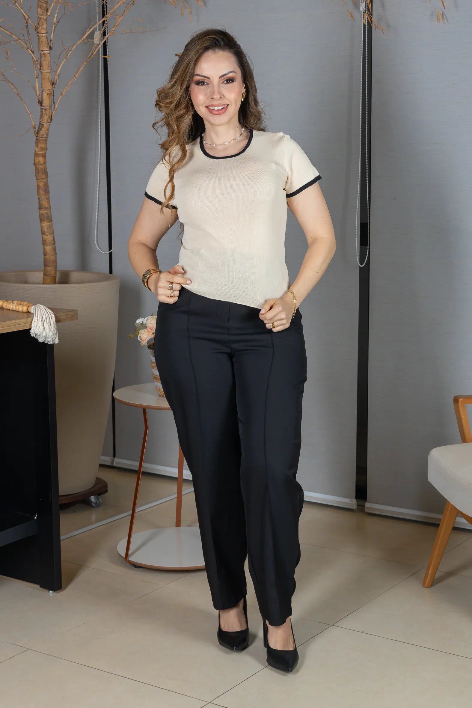 Blusa Manga Curta em Modal com Acabamento Contrastante Madeleine Creme